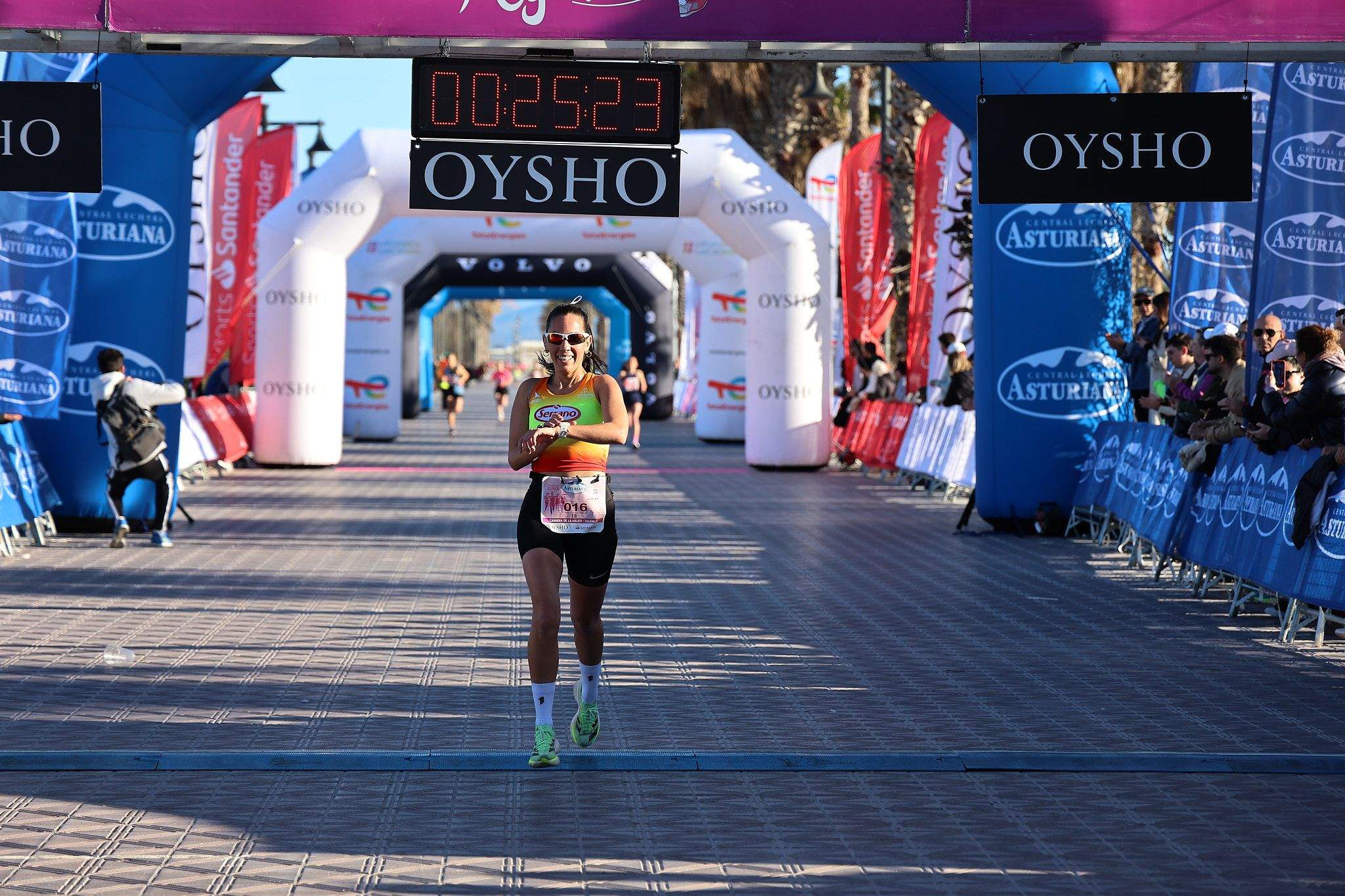 Las mejores fotos de la Carrera de la Mujer Central Lechera Asturiana de Valencia 2025. 226