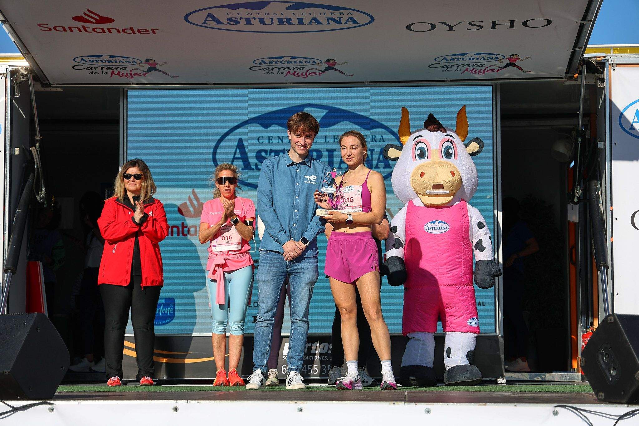 Las mejores fotos de la Carrera de la Mujer Central Lechera Asturiana de Valencia 2025. 926
