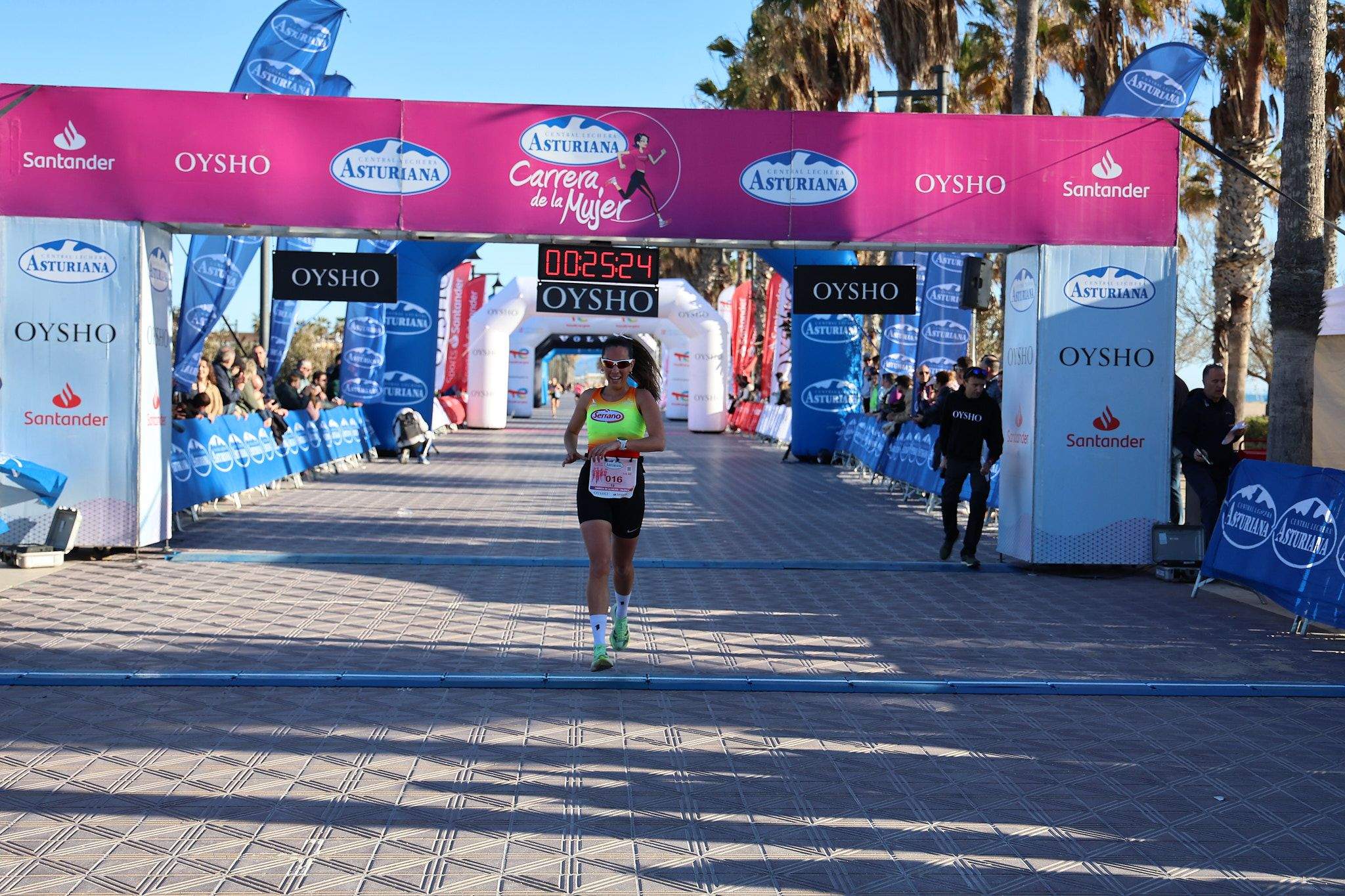 Las mejores fotos de la Carrera de la Mujer Central Lechera Asturiana de Valencia 2025. 228