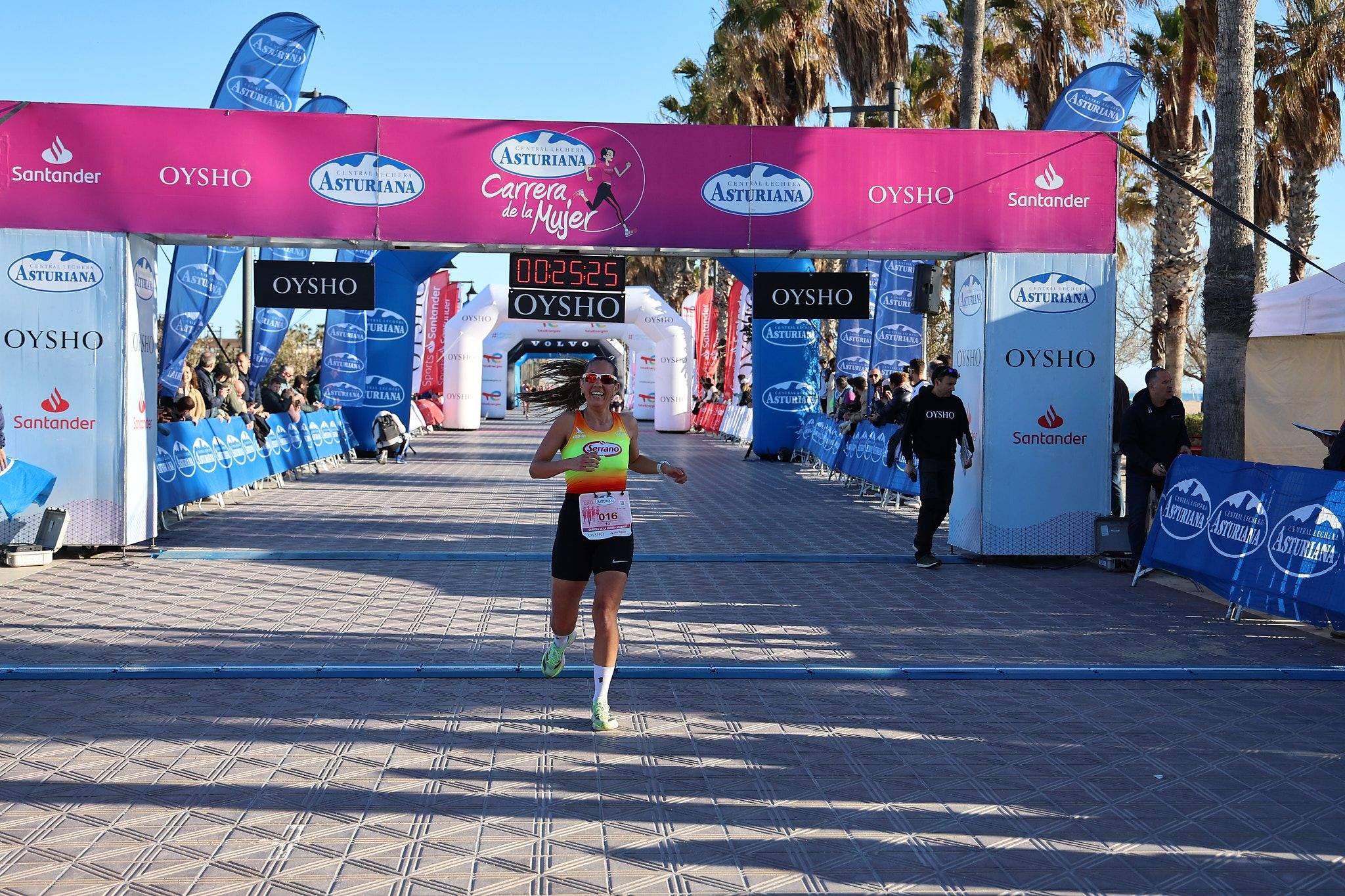 Las mejores fotos de la Carrera de la Mujer Central Lechera Asturiana de Valencia 2025. 229