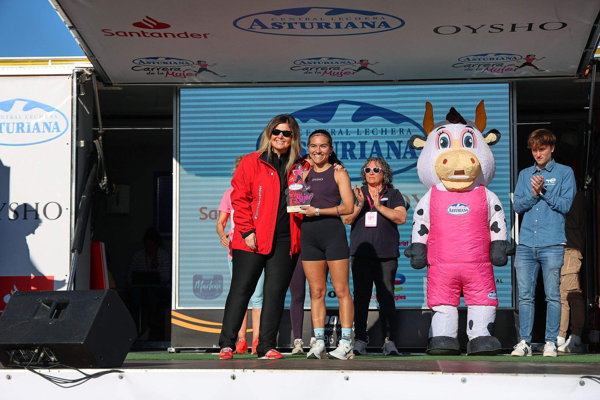 Las mejores fotos de la Carrera de la Mujer Central Lechera Asturiana de Valencia 2025. 932