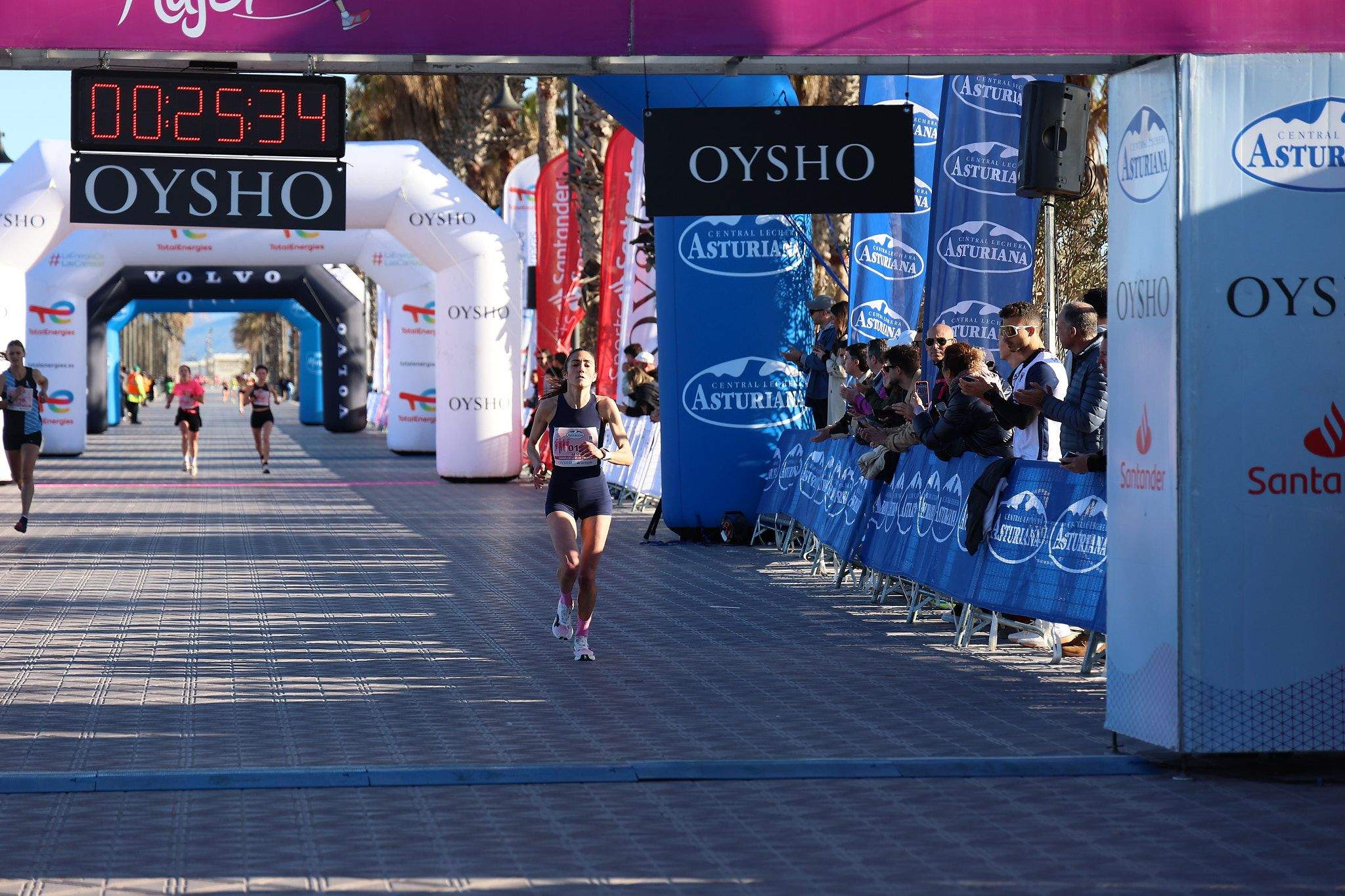 Las mejores fotos de la Carrera de la Mujer Central Lechera Asturiana de Valencia 2025. 234
