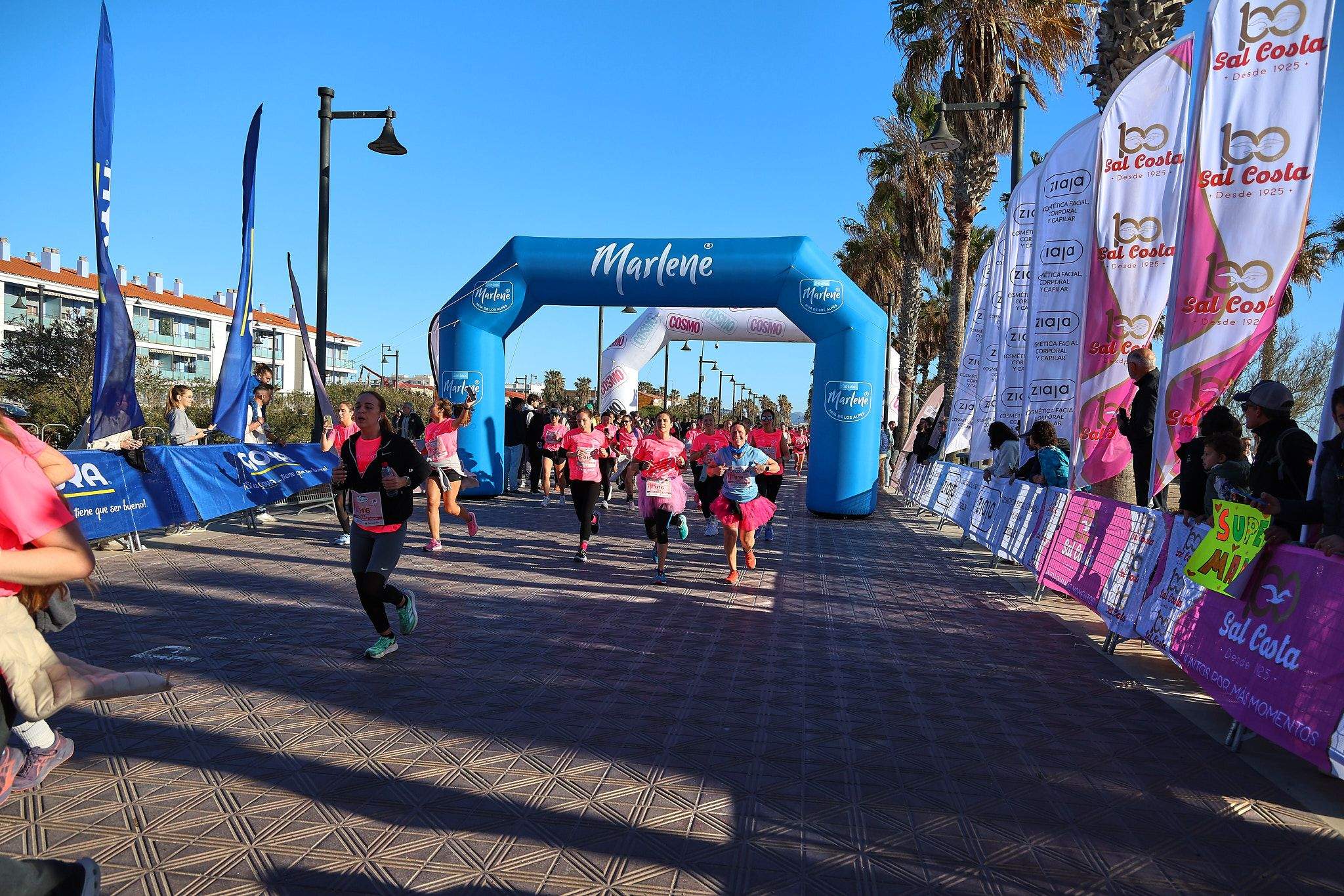 Las mejores fotos de la Carrera de la Mujer Central Lechera Asturiana de Valencia 2025. 693