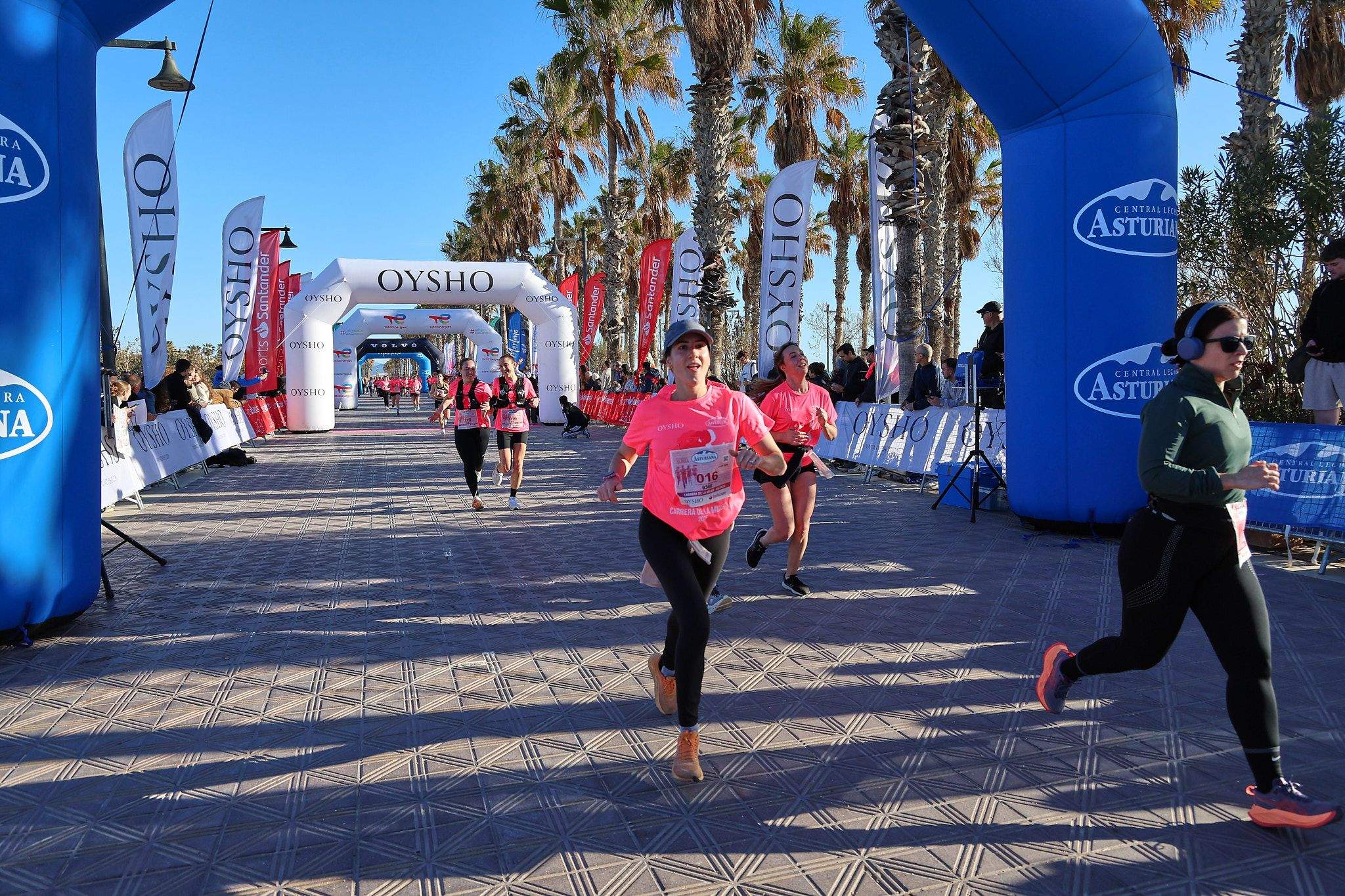 Las mejores fotos de la Carrera de la Mujer Central Lechera Asturiana de Valencia 2025. 499