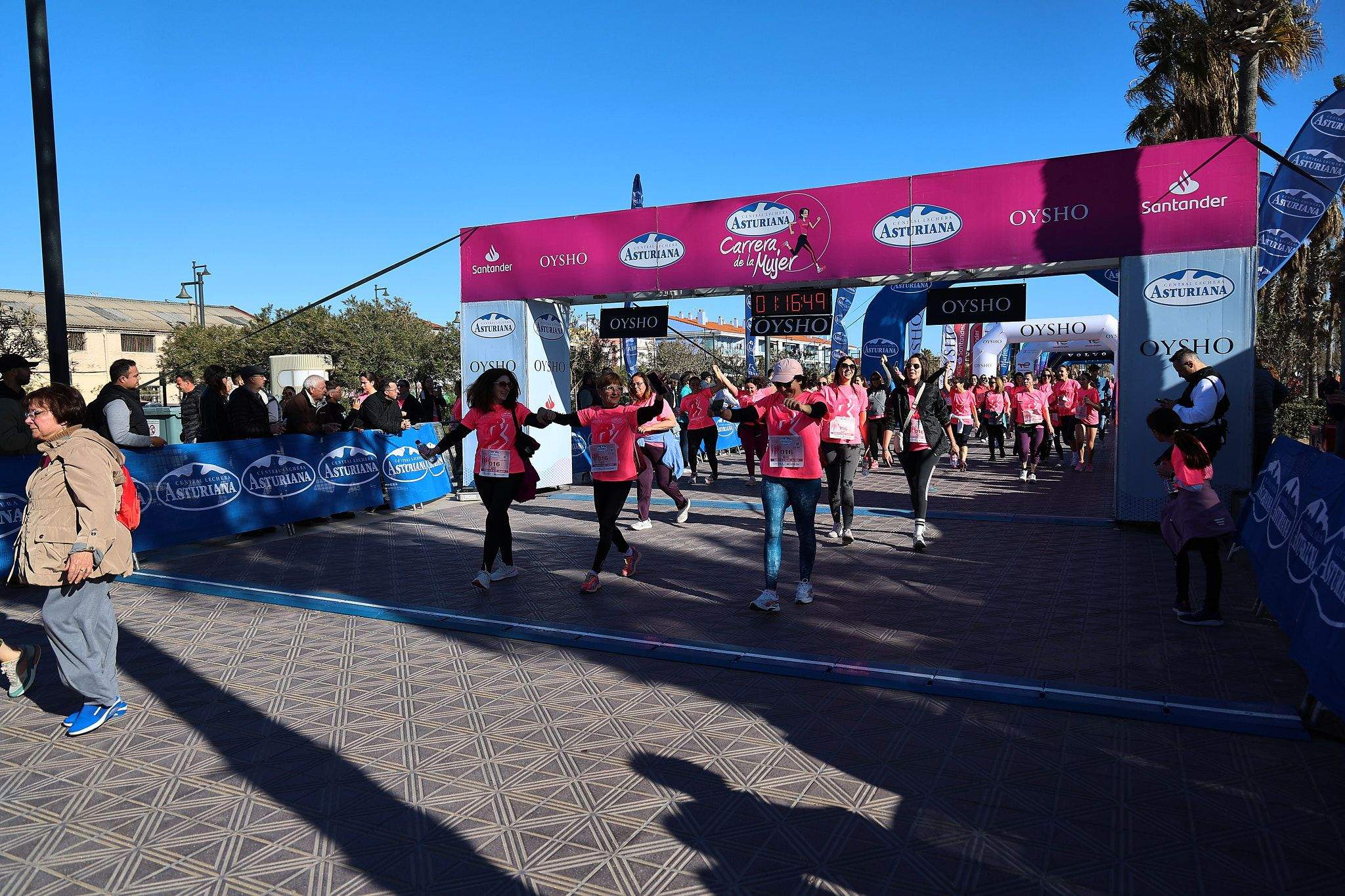 Las mejores fotos de la Carrera de la Mujer Central Lechera Asturiana de Valencia 2025. 999