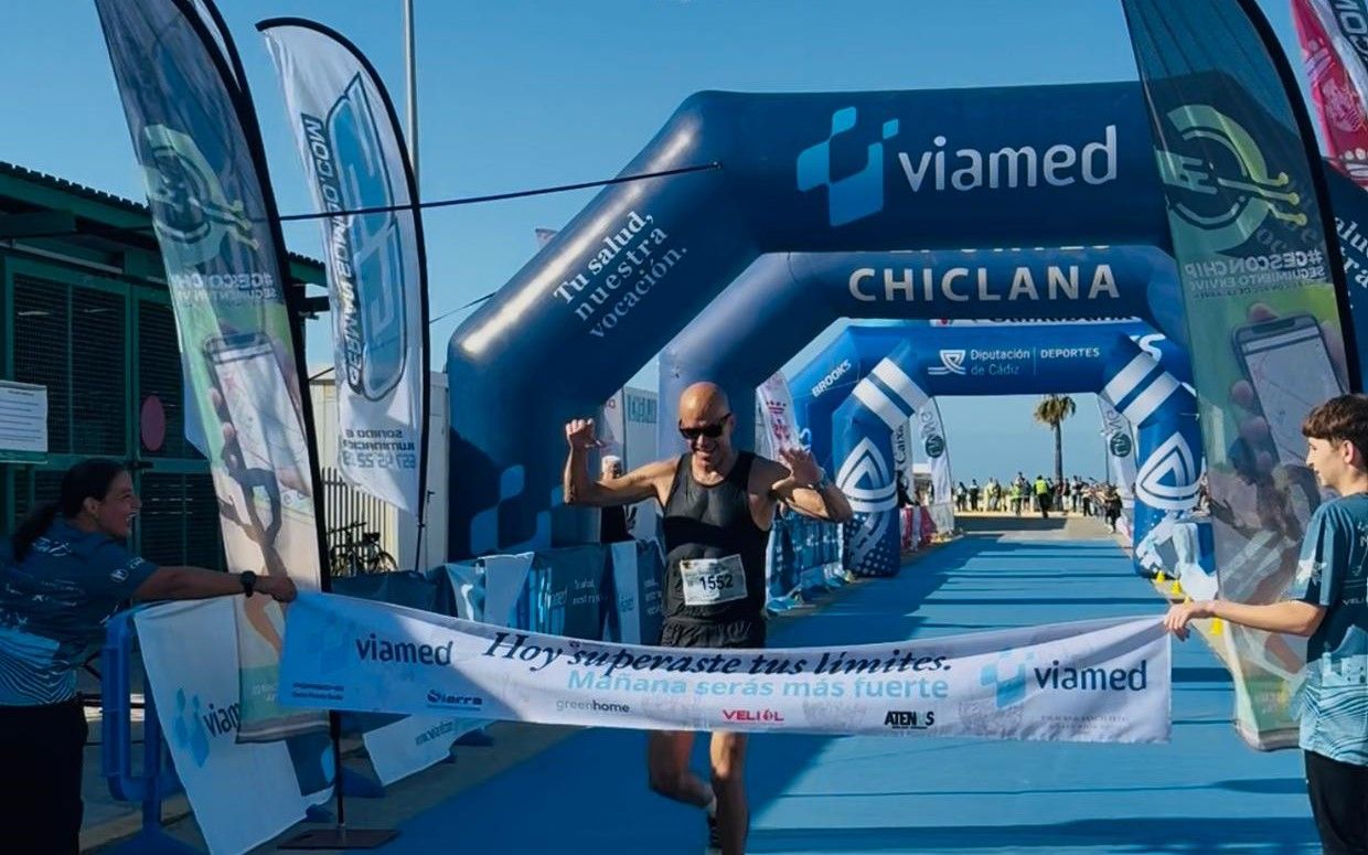 Reyes Estévez entra en meta victorioso en la Media Maratón de Chiclana 2025 Reyes Estévez entra en meta victorioso en la Media Maratón de Chiclana 2025