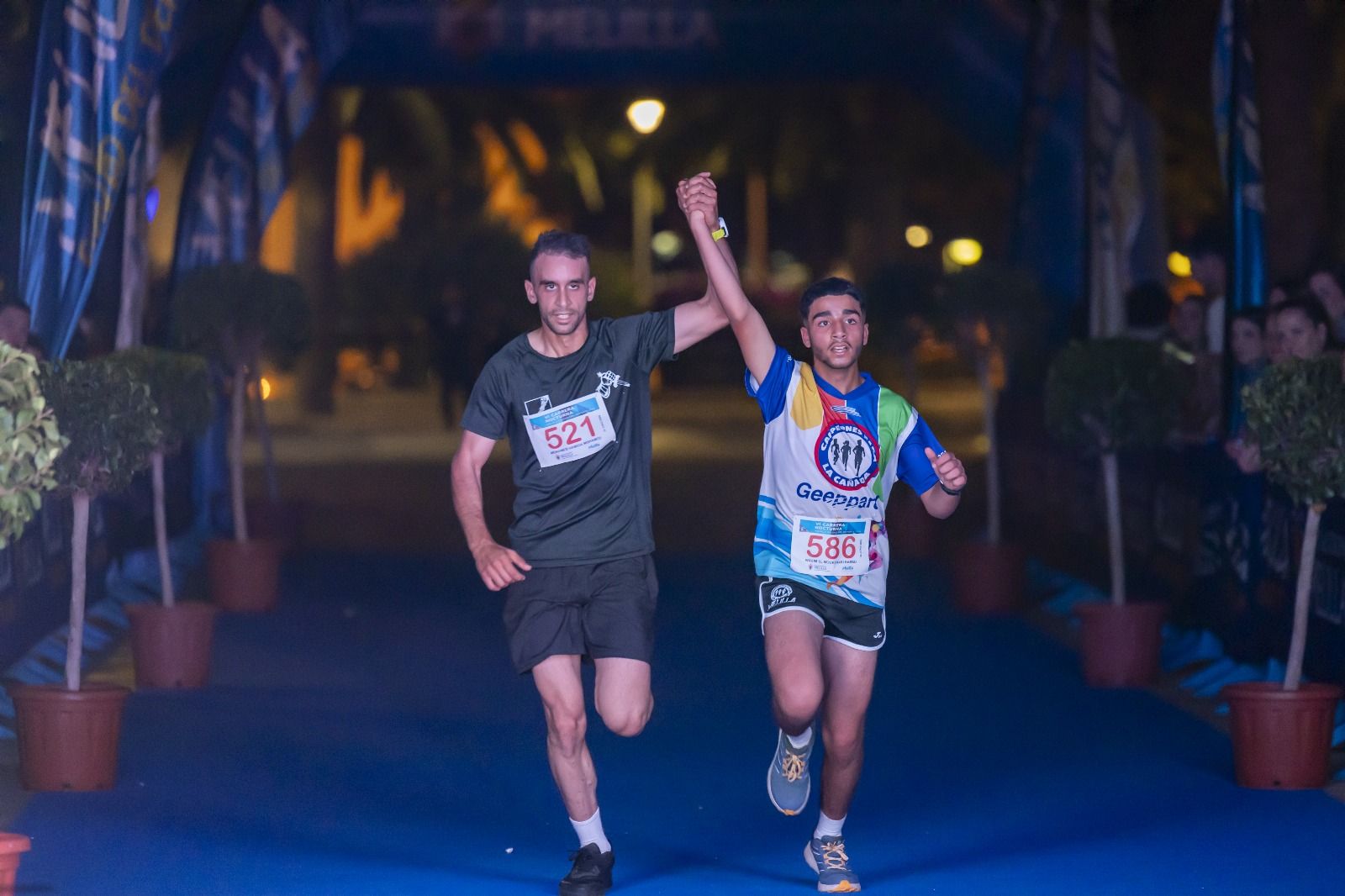 En la Carrera Melilla Ciudad del Deporte 2025 todos se sienten triunfadores al cruzar la meta.