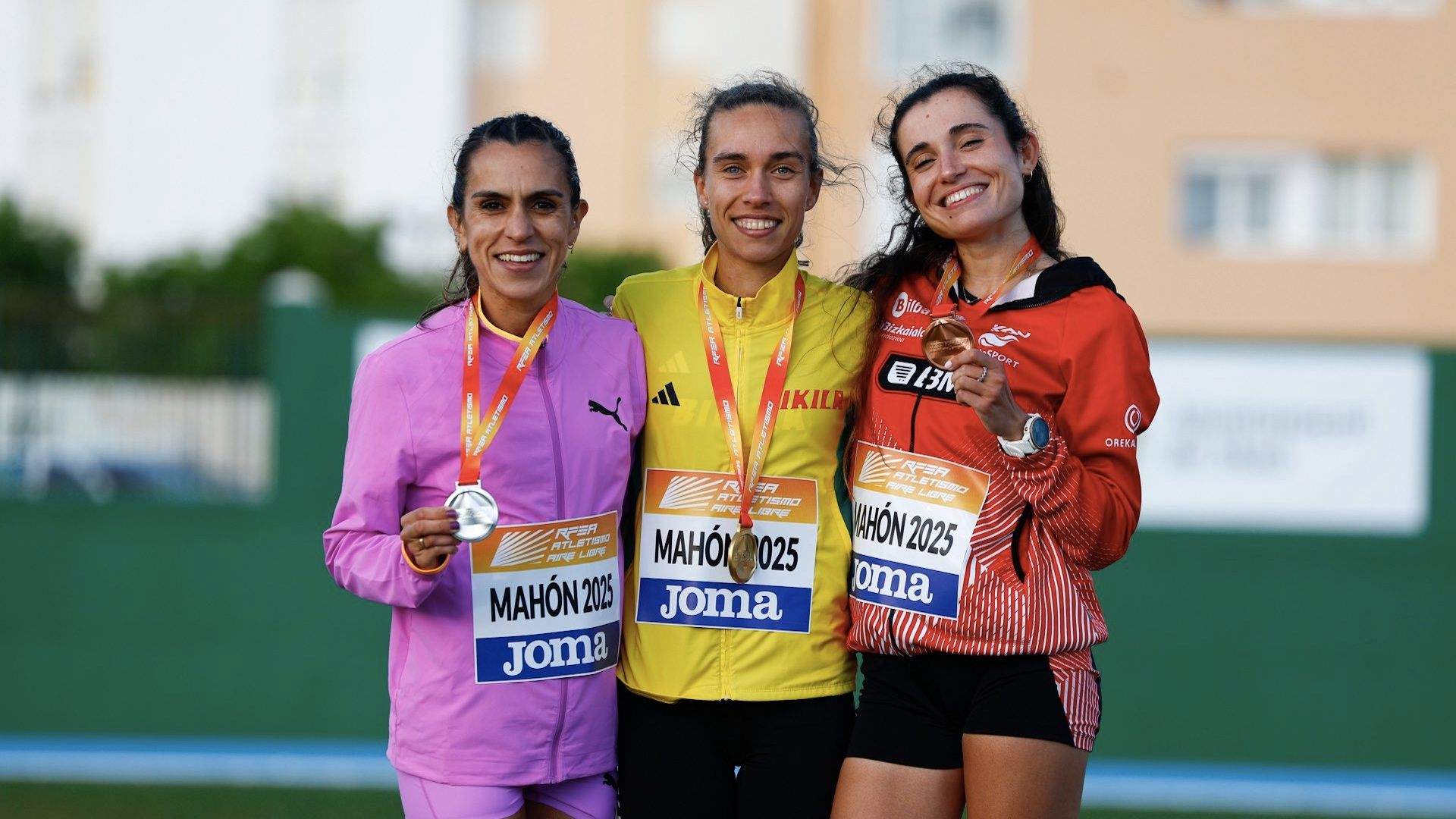 Idaira Prieto, Esther Navarrete y Alicia Berzosa en el pódium del Campeonato de España de 10.000 metros. SPORTMEDIA.