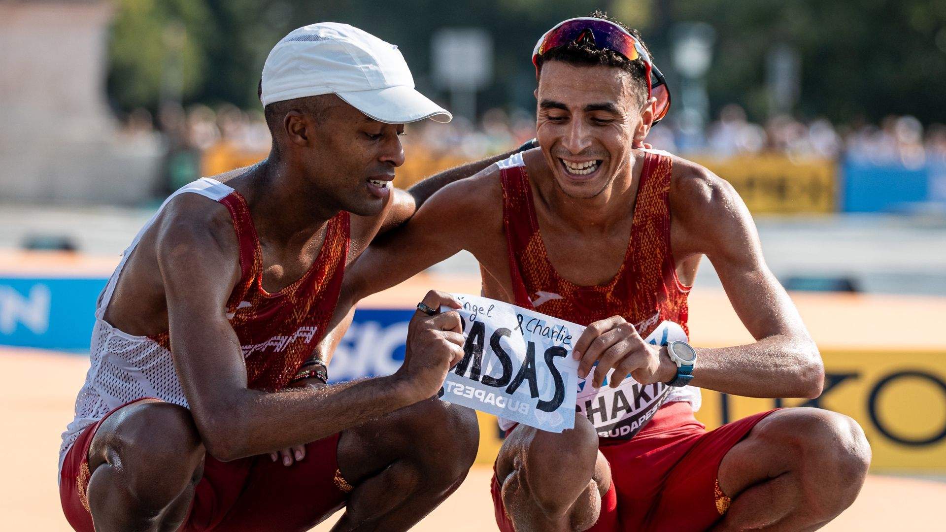 Tariku Novales e Ibra Chakir en el Campeonato del Mundo de Budapest 2023, dedicando su actuación a los fallecidos Ángel y Carlos Basas. SPORTMEDIA.