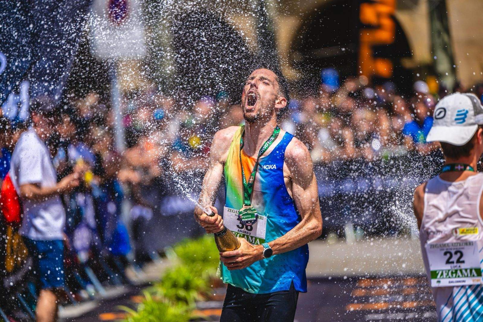 Andreu Blanes eufórico en meta. ©️Félix Sánchez 
