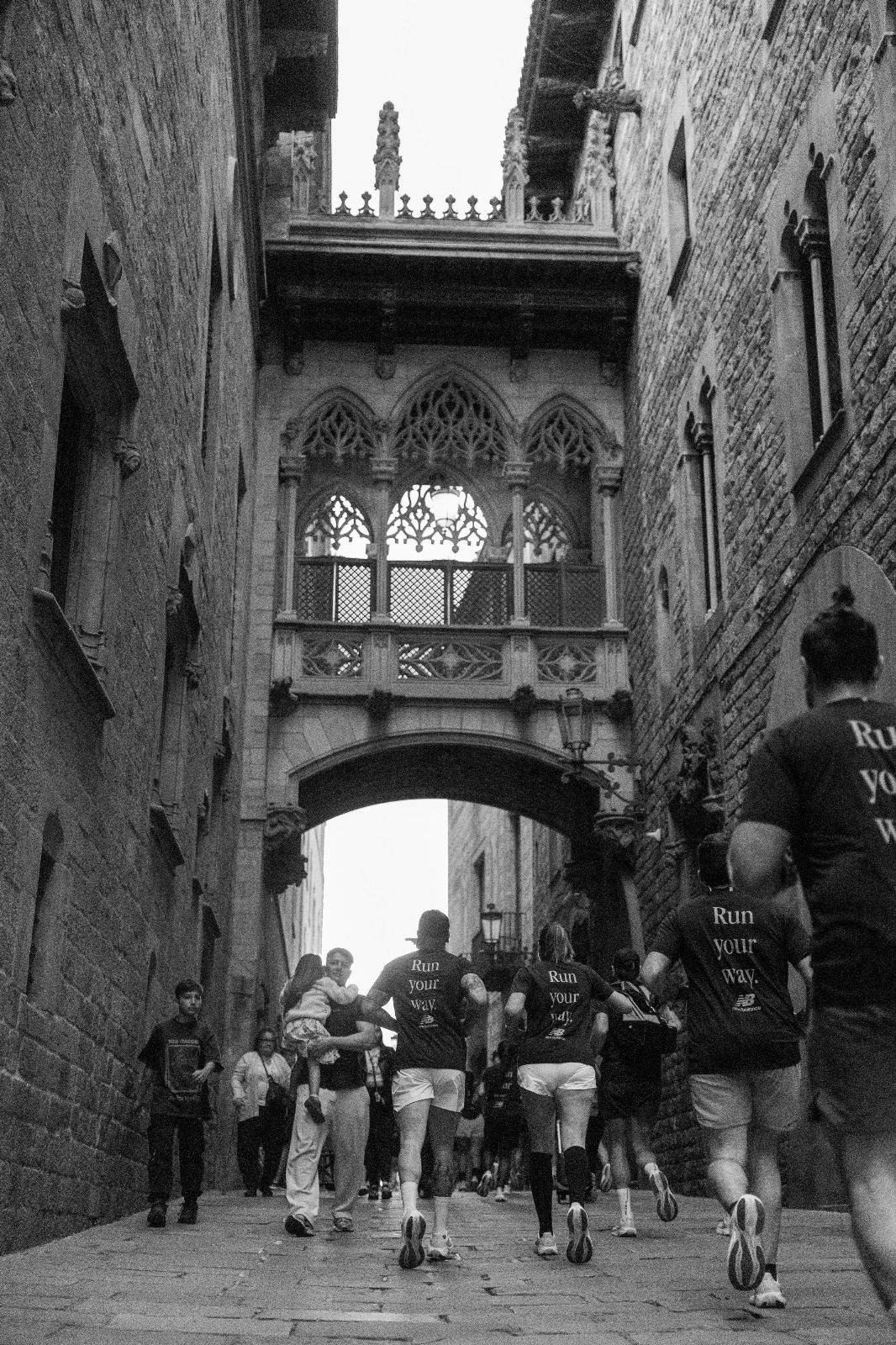 Las calles del barrio gótico de Barcelona fueron el inicio y final del 5K Grey Days. DANIEL MEUMANN
