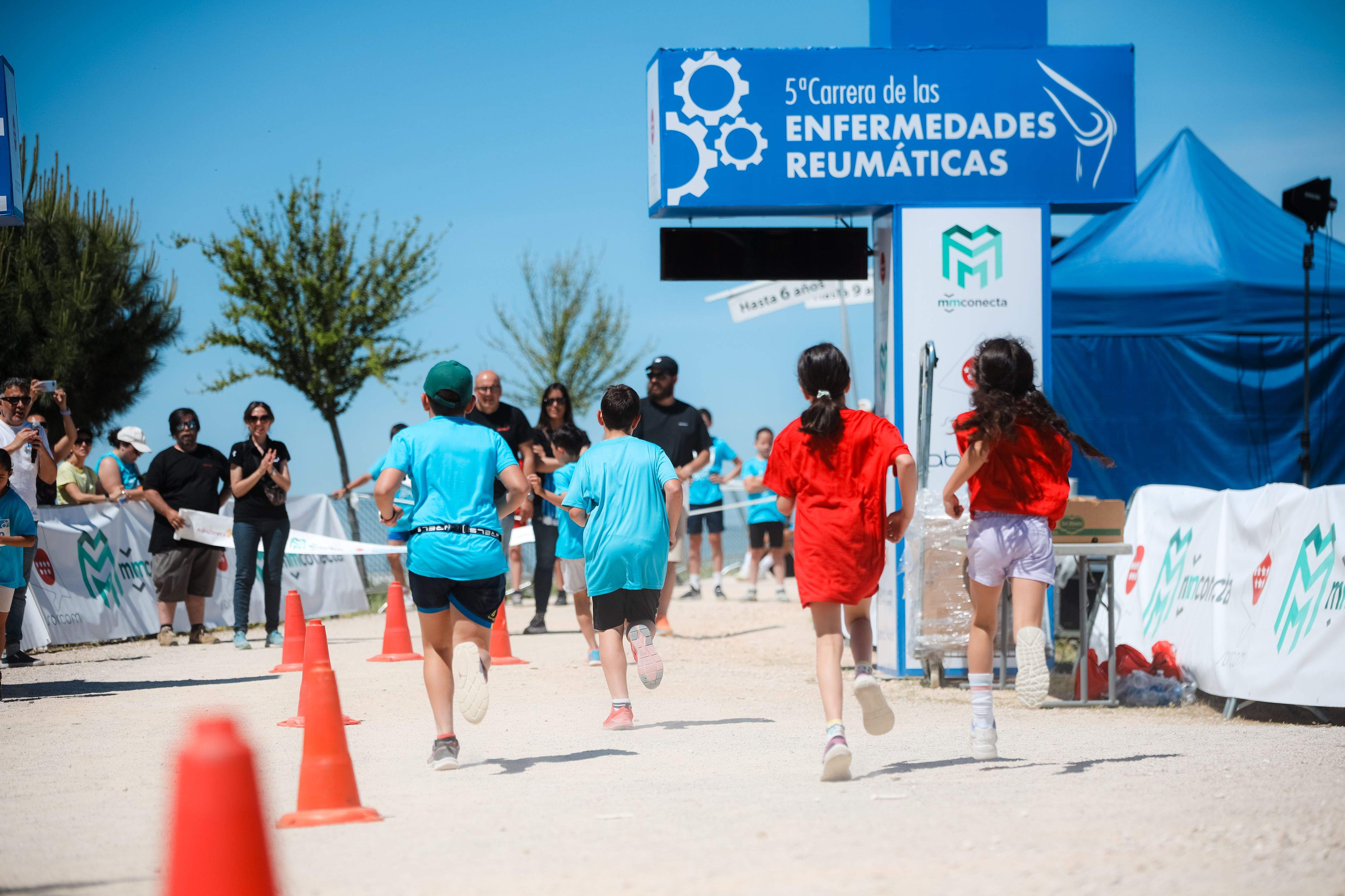 Los menores también tienen pruebas para su nivel en la Carrera de las Enfermedades Reumáticas. LAST LAP