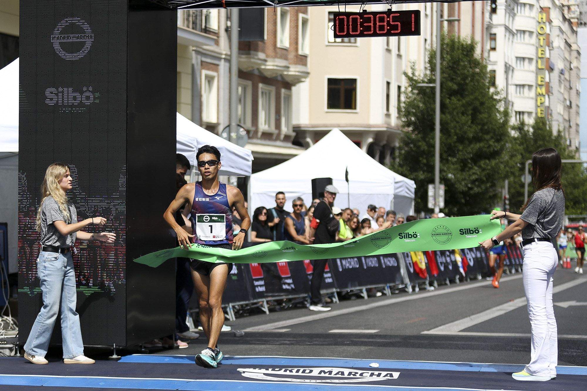 El plusmarquista mundial de los 20 km y medallista olímpico, Toshikazu Yamanishi, repitió triunfo en la Gran Vía y se adjudico el IV Gran Premio Internacional Madrid Madrid Silbö Telecom. SPORTMEDIA