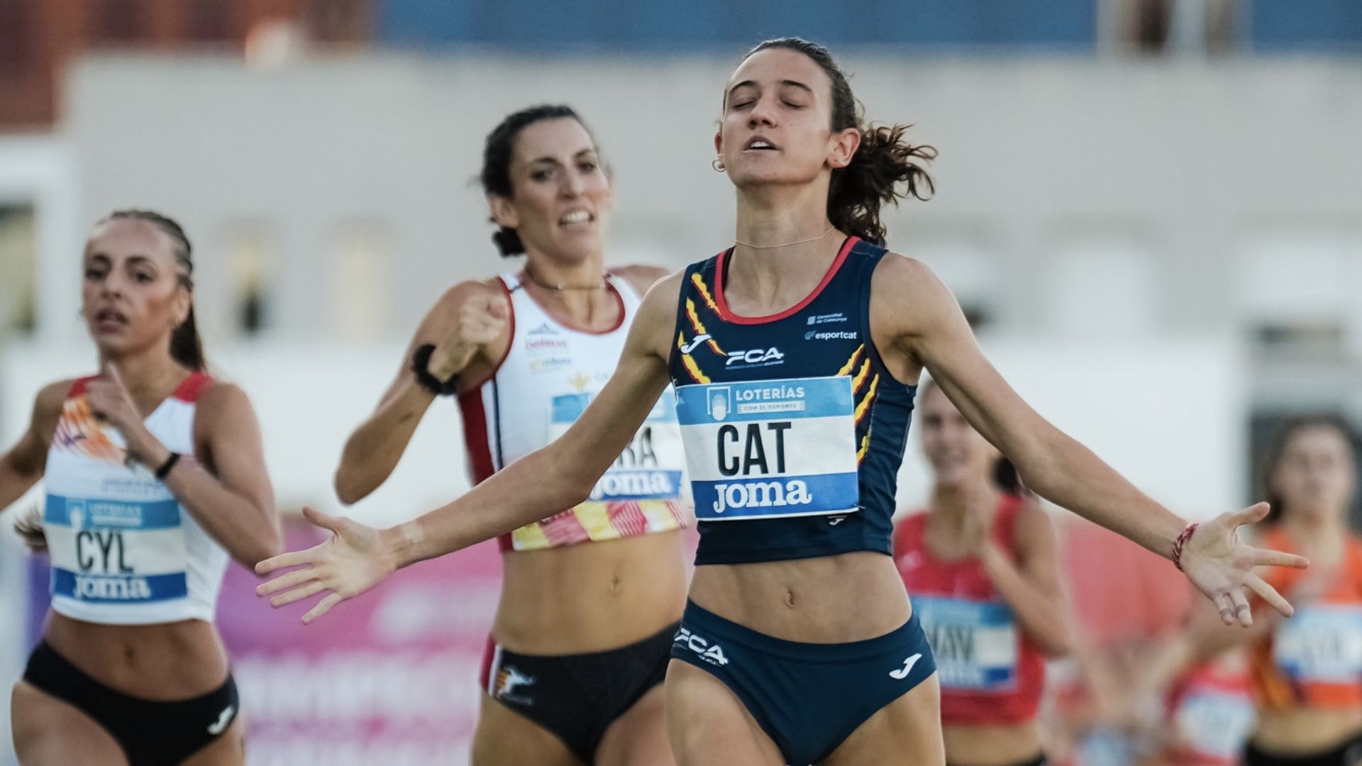 Marta Mitjans venciendo en los 1500 metros del Campeonato de España de Federaciones y dándole 16 puntos a Cataluña. SPORTMEDIA.