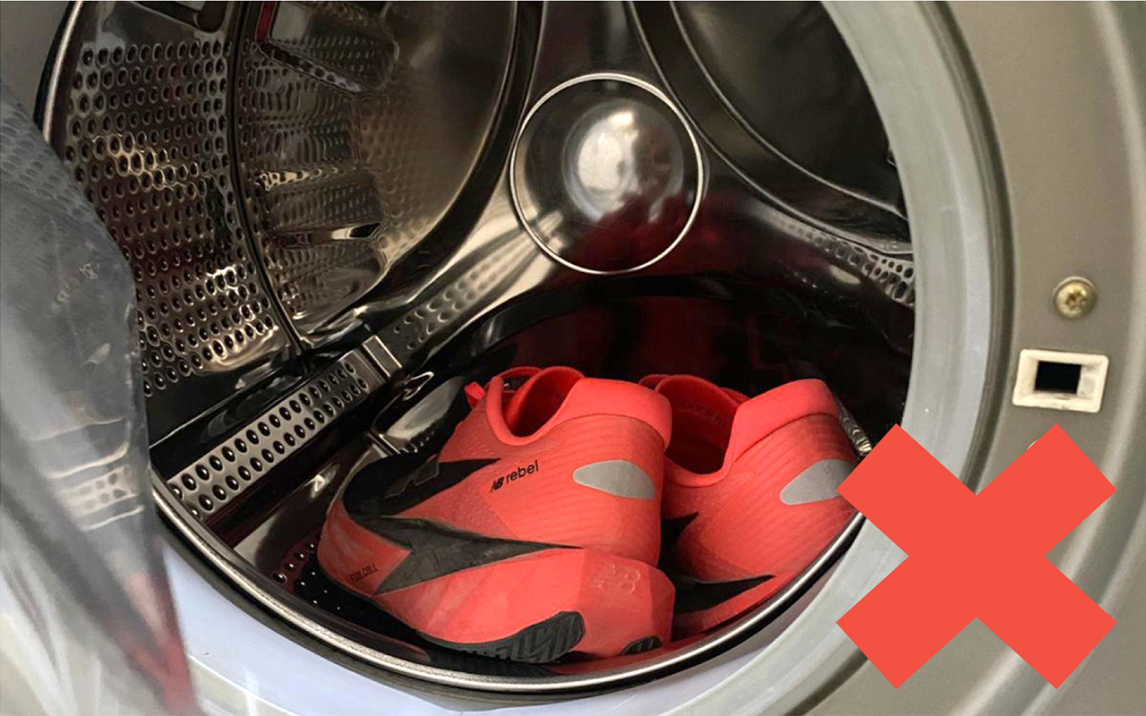 Te enseñamos cómo cuidar tus zapatillas de running. Te enseñamos cómo cuidar tus zapatillas de running.