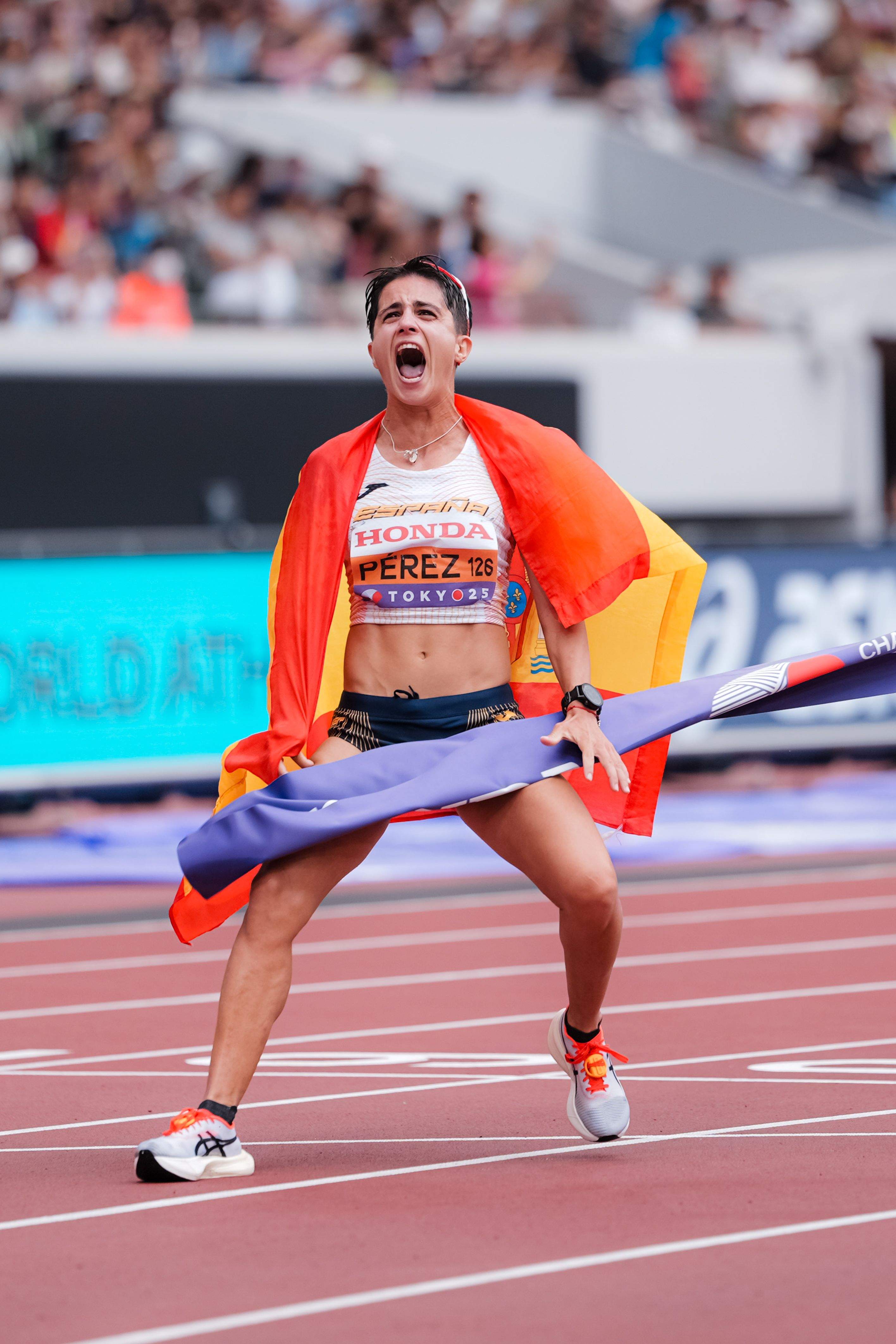 Las mejores fotos del oro de María Pérez en los 35 kilómetros marcha del Mundial de Tokio 2025.
