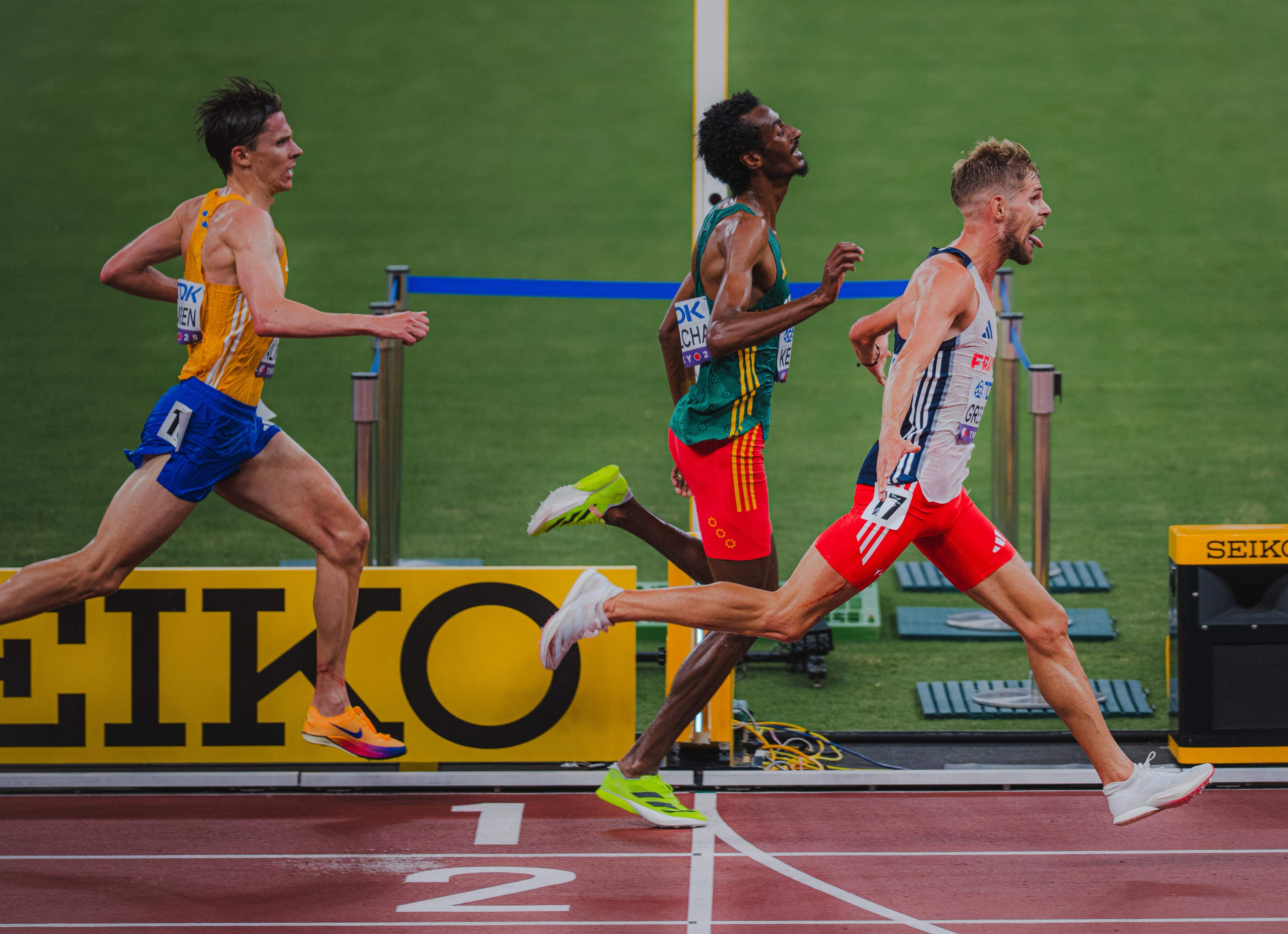 Jimmy Gressier proclamándose campeón del mundo de 10.000 metros. VSM PHOTOEVENTS. Jimmy Gressier proclamándose campeón del mundo de 10.000 metros. VSM PHOTOEVENTS.