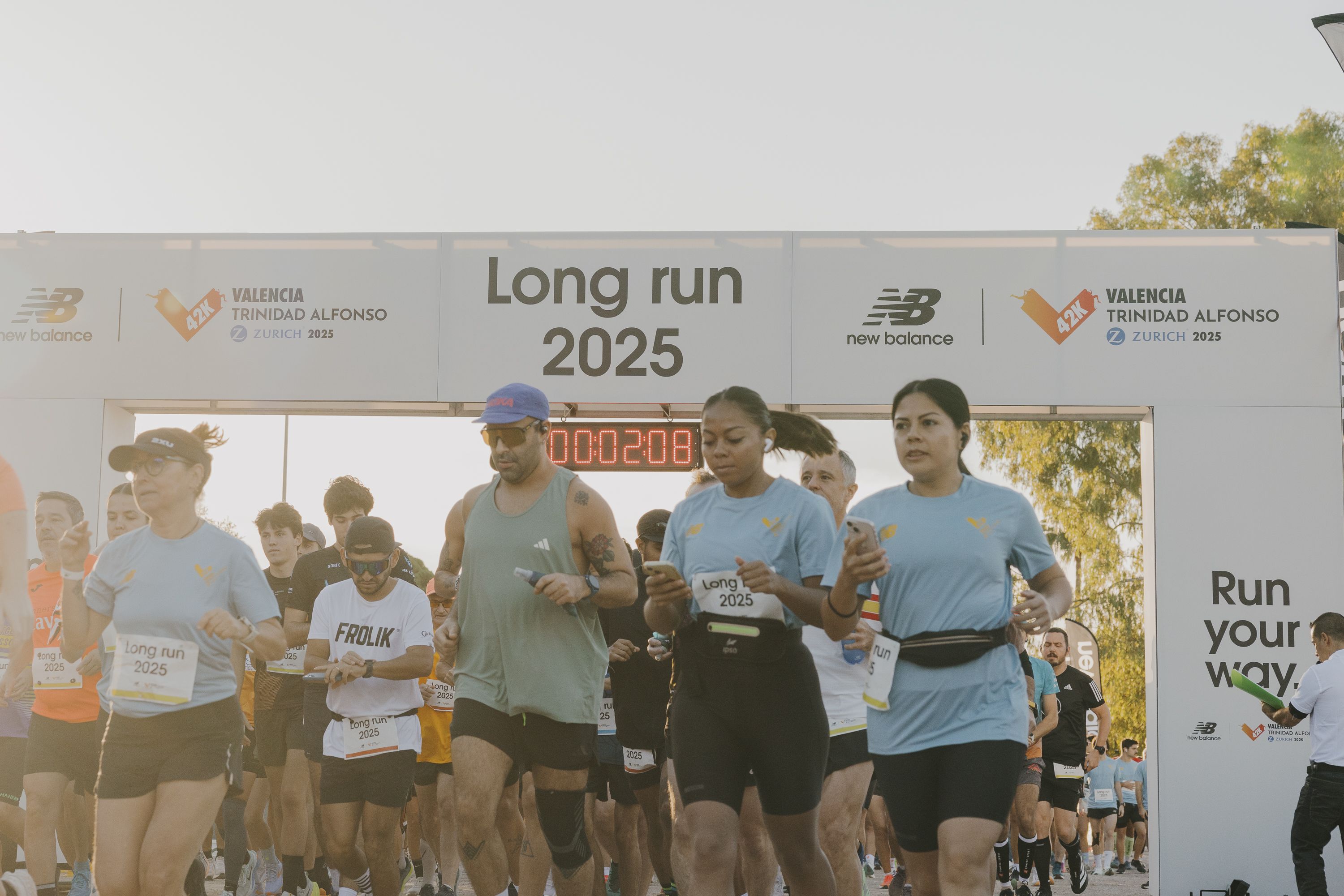 New Balance Long Run: 1500 runners completaron la última gran tirada antes del Maratón Valencia Trinidad Alfonso Zurich. RODRIGO MÁRQUEZ New Balance Long Run: 1500 runners completaron la última gran tirada antes del Maratón Valencia Trinidad Alfonso Zurich. RODRIGO MÁRQUEZ