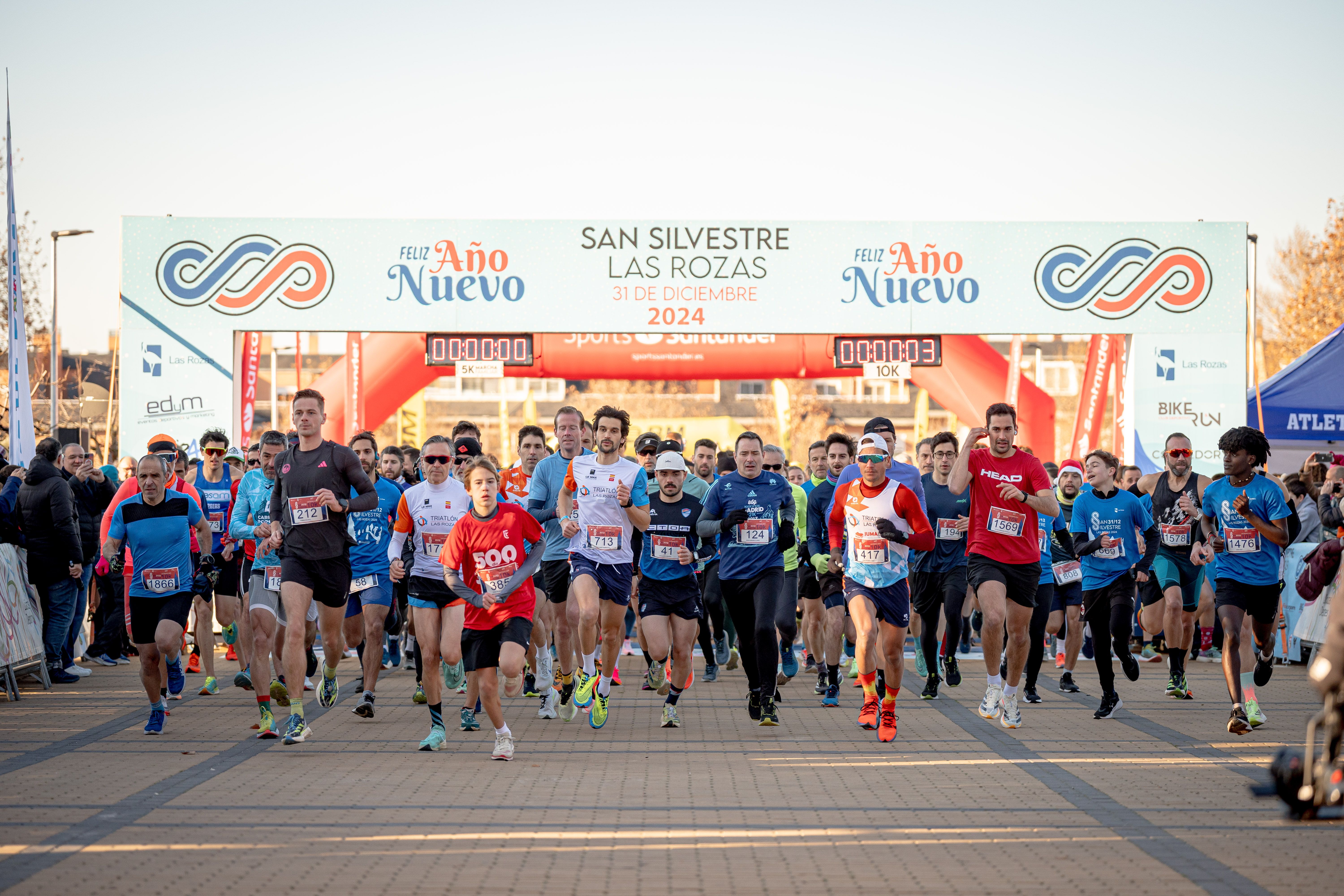 A día de hoy ya se han inscrito más de 4400 corredores, por lo que la San Silvestre de Las Rozas se prepara para colgar en breve el cartel de “No hay dorsales” (el objetivo es alcanzar los 5000 corredores). VSM PHOTOEVENTS- EDYM A día de hoy ya se han inscrito más de 4400 corredores, por lo que la San Silvestre de Las Rozas se prepara para colgar en breve el cartel de “No hay dorsales” (el objetivo es alcanzar los 5000 corredores). VSM PHOTOEVENTS- EDYM