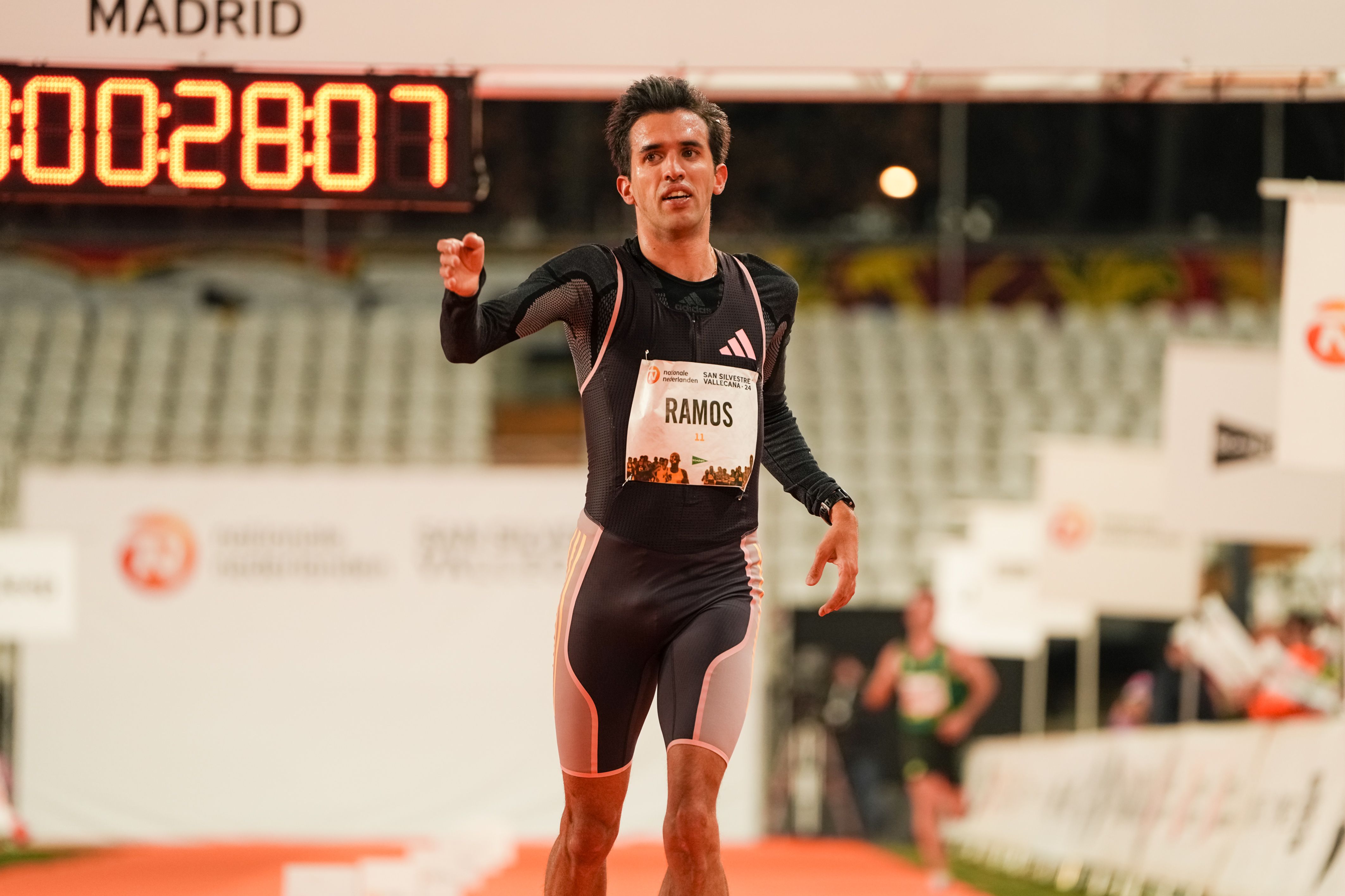Jesús Ramos cruza la meta de la Nationale-Nederlanden San Silvestre Vallecana 2024. SPORTMEDIA