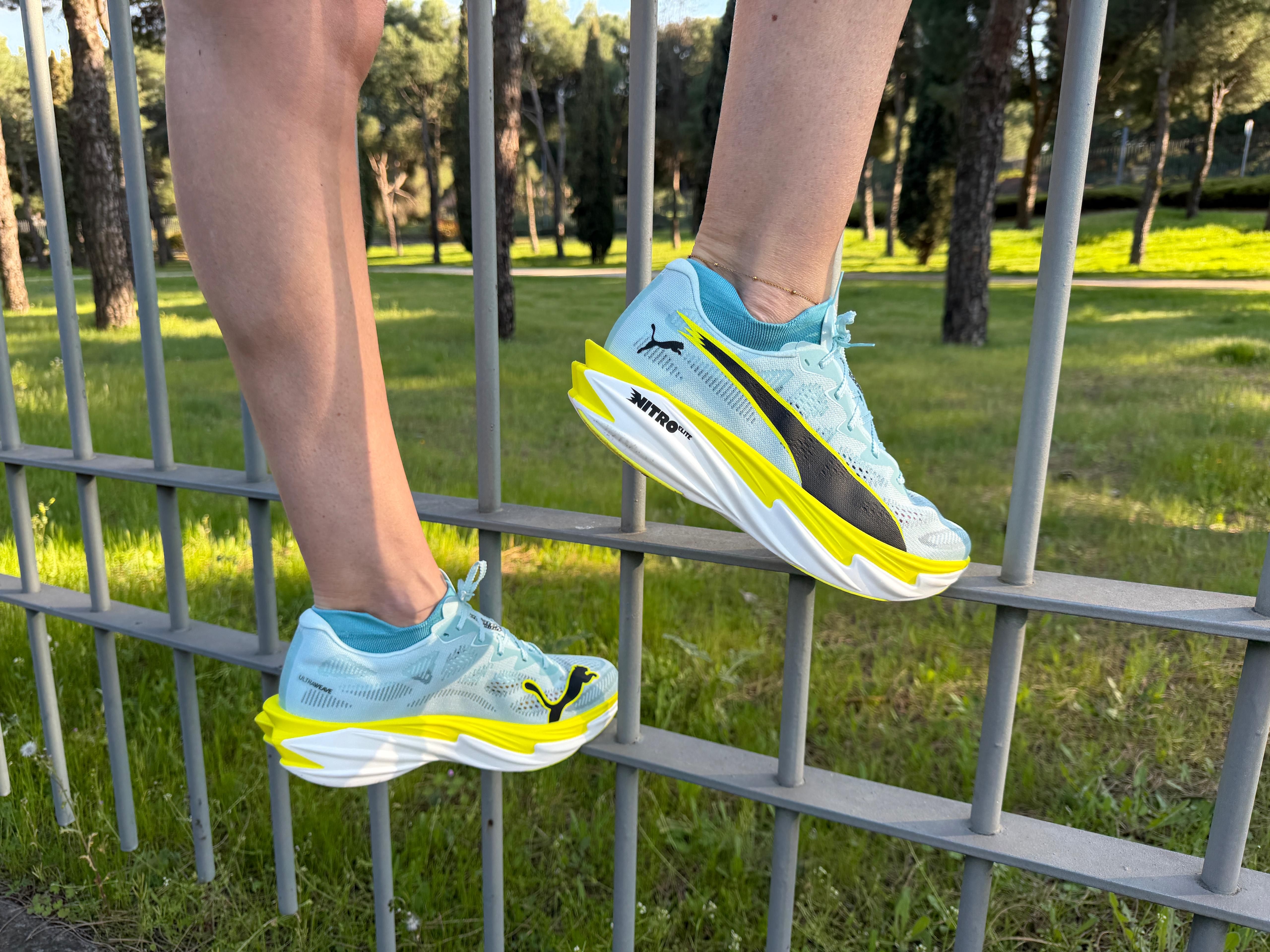 La Puma Deviate Nitro Elite 4 no es una zapatilla para acompañar, te exige estar a la altura