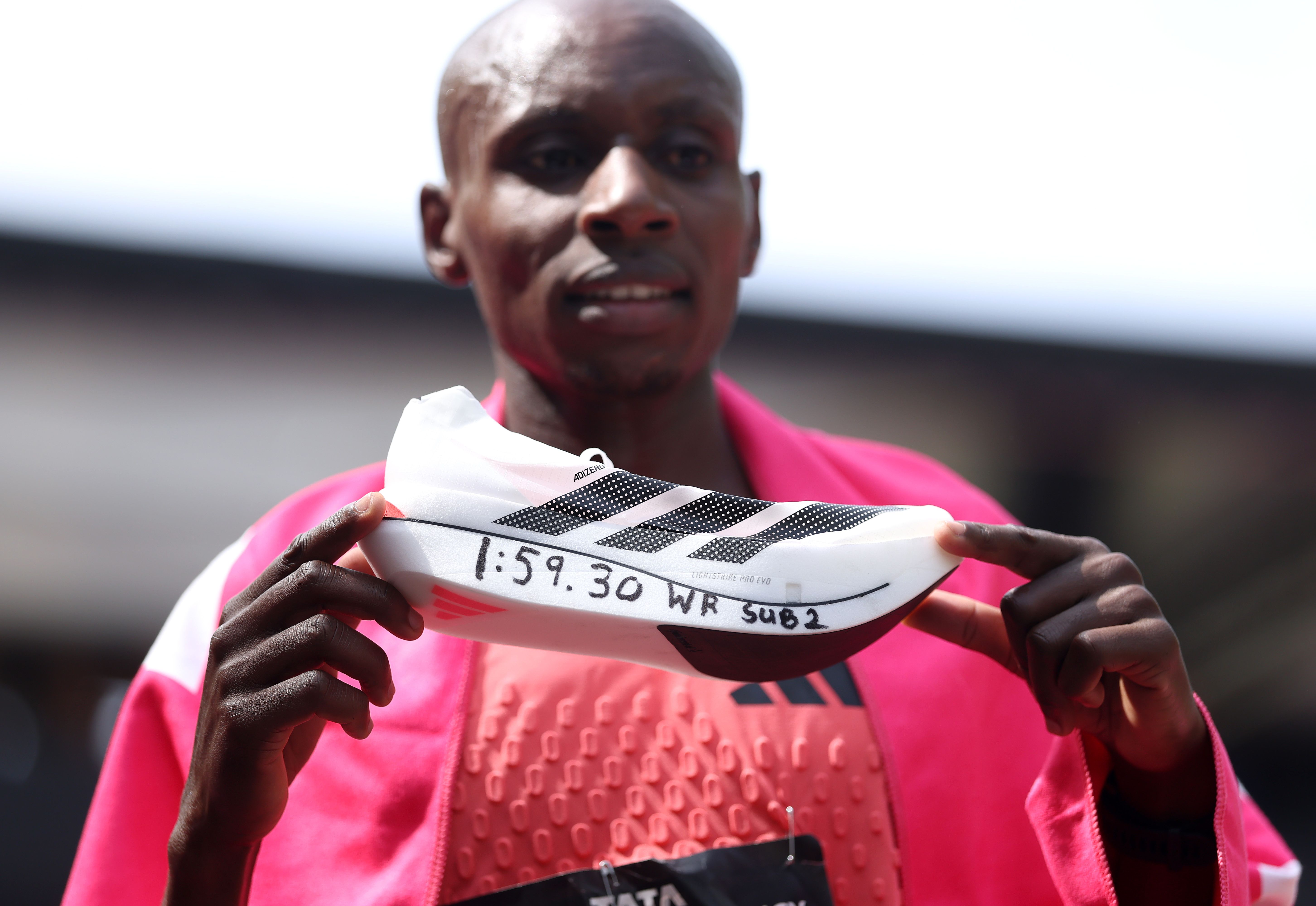 Sabastian Sawe con la primera zapatilla sub 2 horas en maratón de la historia