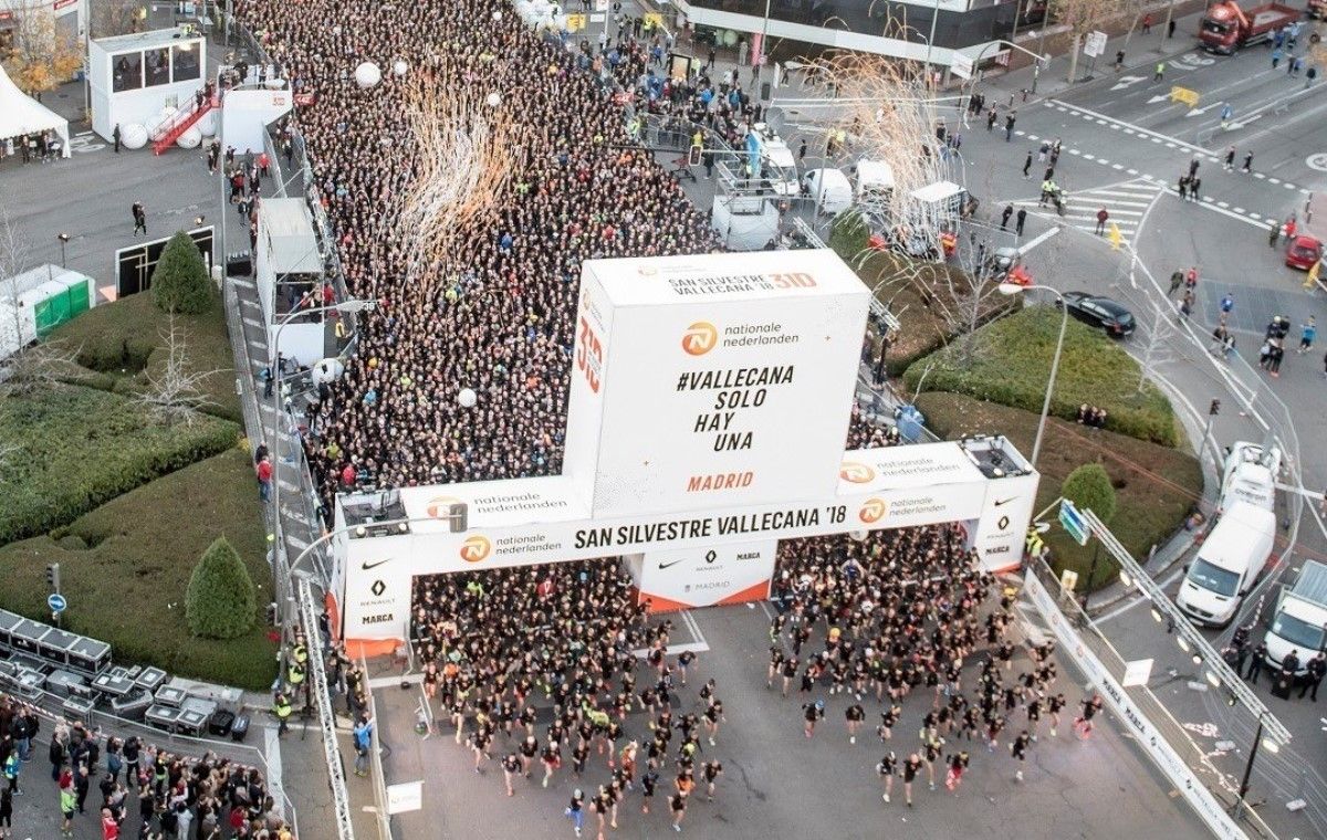 Salida de la San Silvestre Vallecana junto al Santiago Bernabeu
