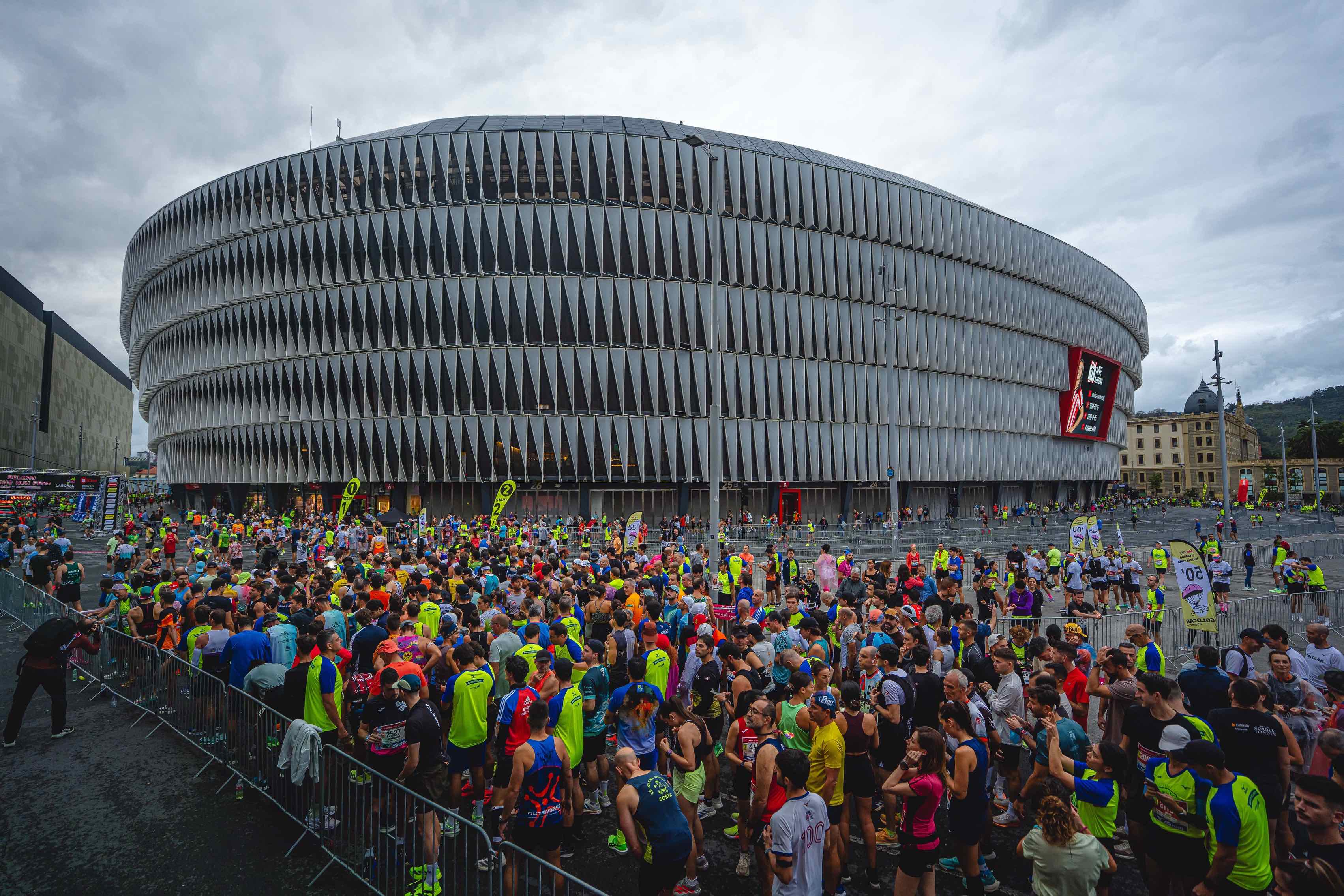 Las mejores fotos del Bilbao Nigh Running Fest 2026. 1 FOTORUNNERS.