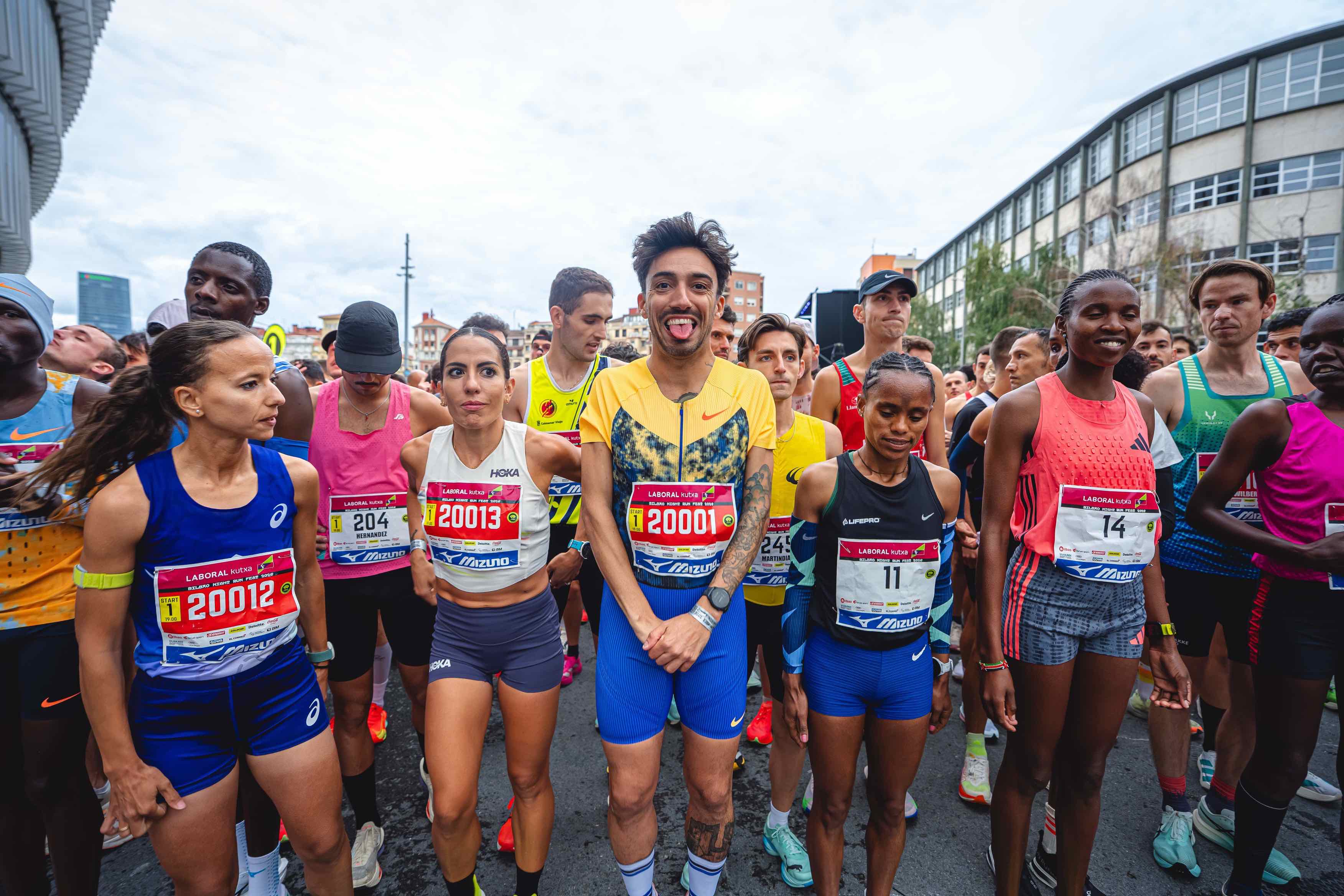 Las mejores fotos del Bilbao Nigh Running Fest 2026. 3 FOTORUNNERS.