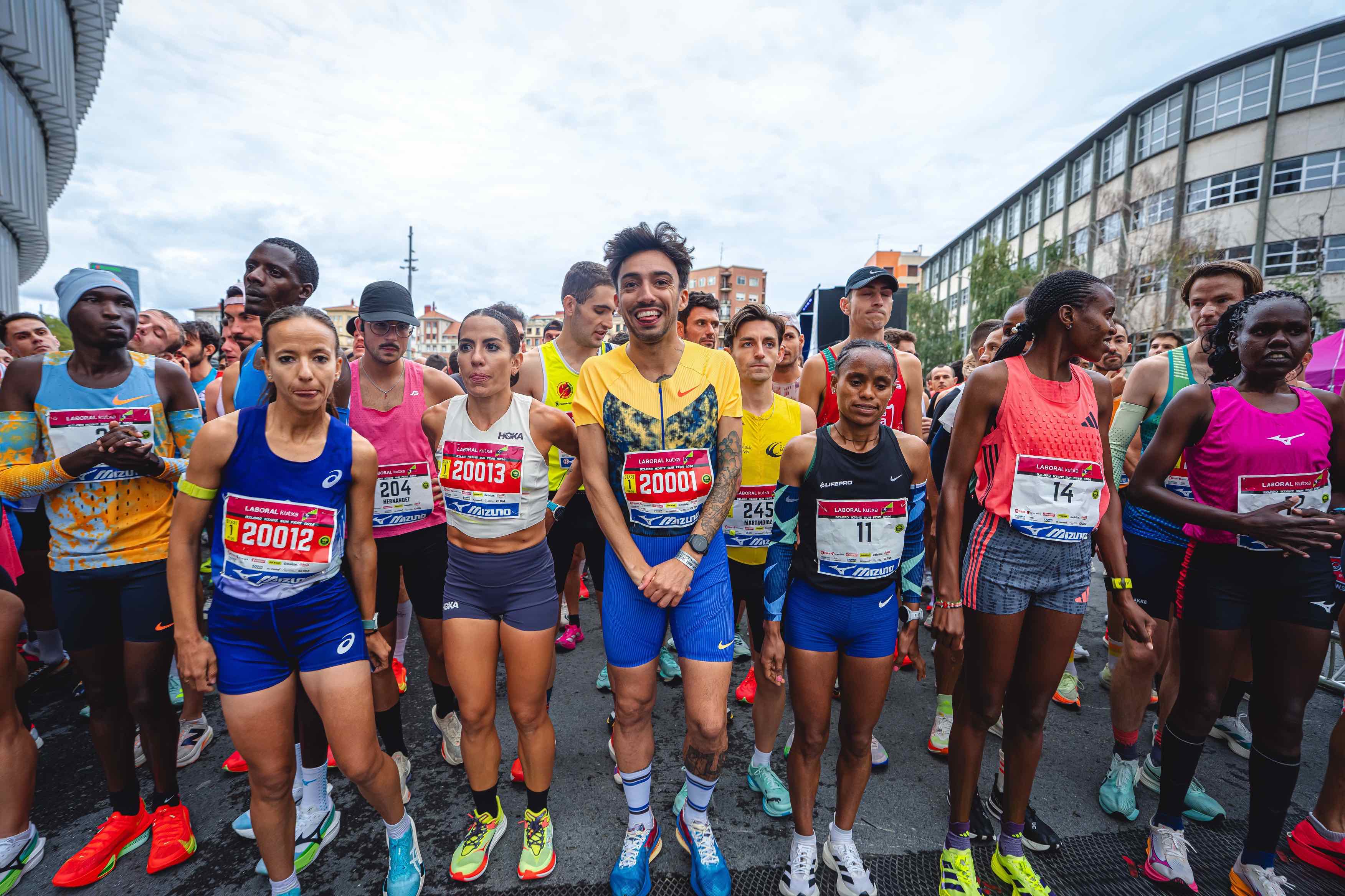 Las mejores fotos del Bilbao Nigh Running Fest 2026. 4 FOTORUNNERS.