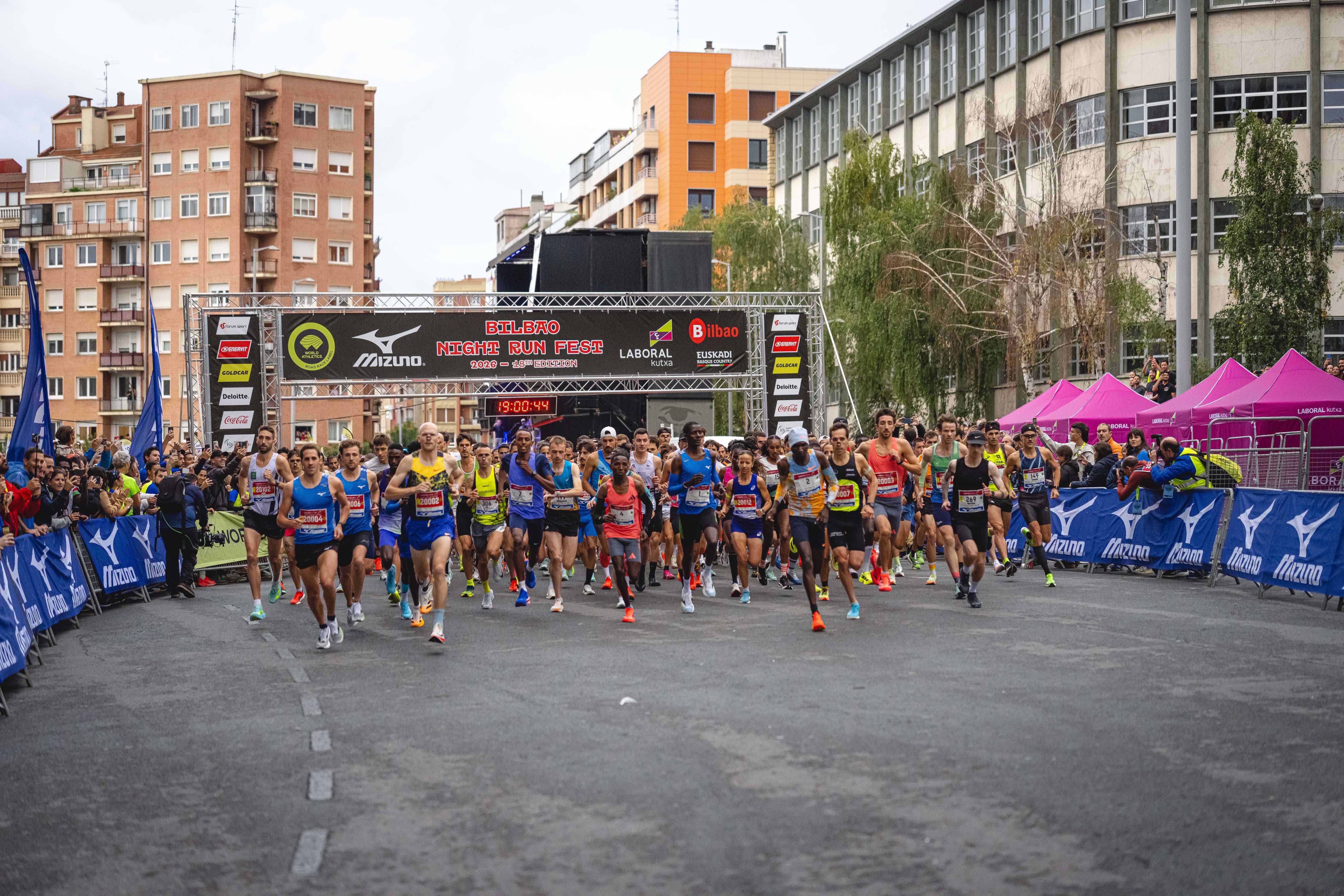 Las mejores fotos del Bilbao Nigh Running Fest 2026. 8