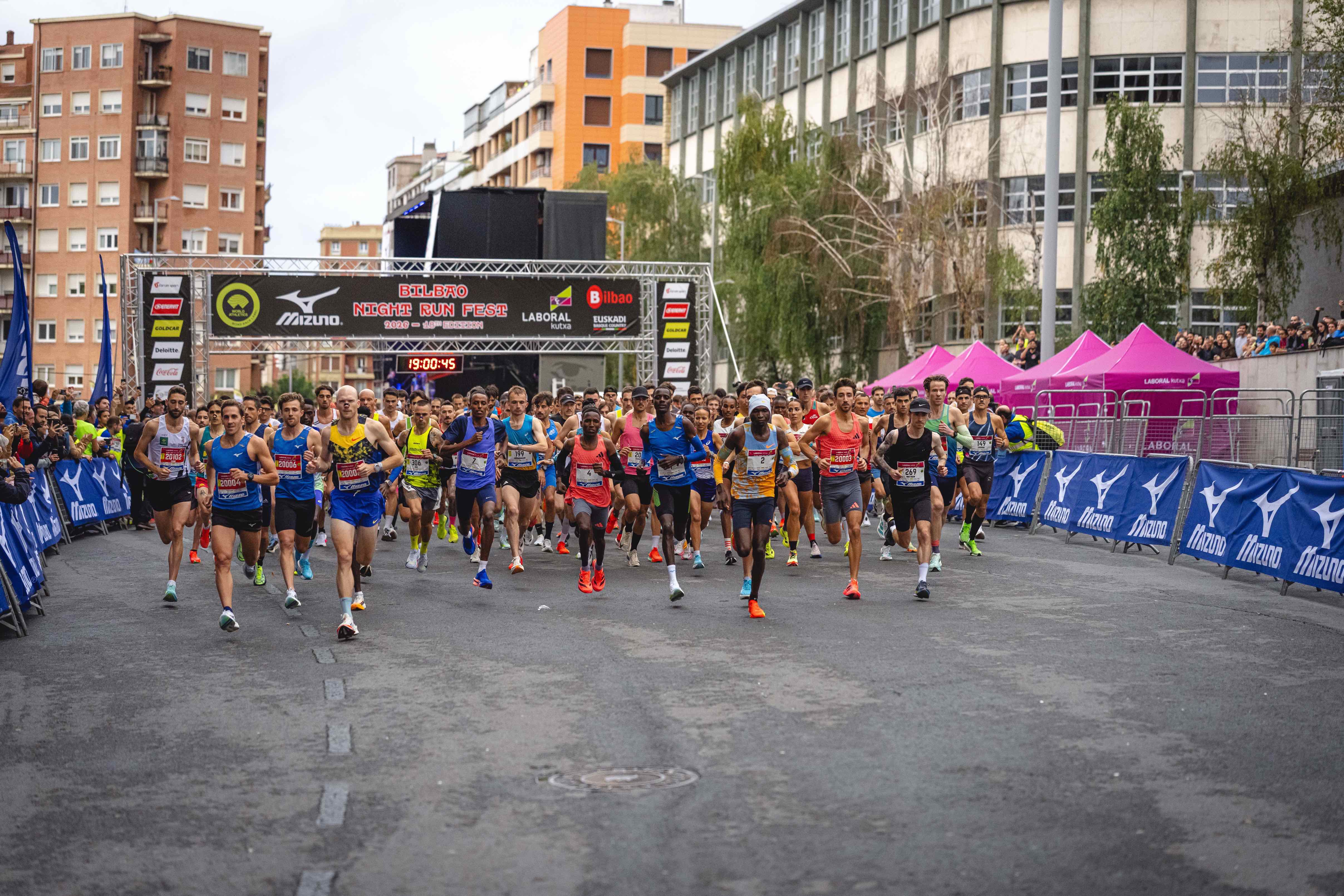 Las mejores fotos del Bilbao Nigh Running Fest 2026. 9 FOTORUNNERS.