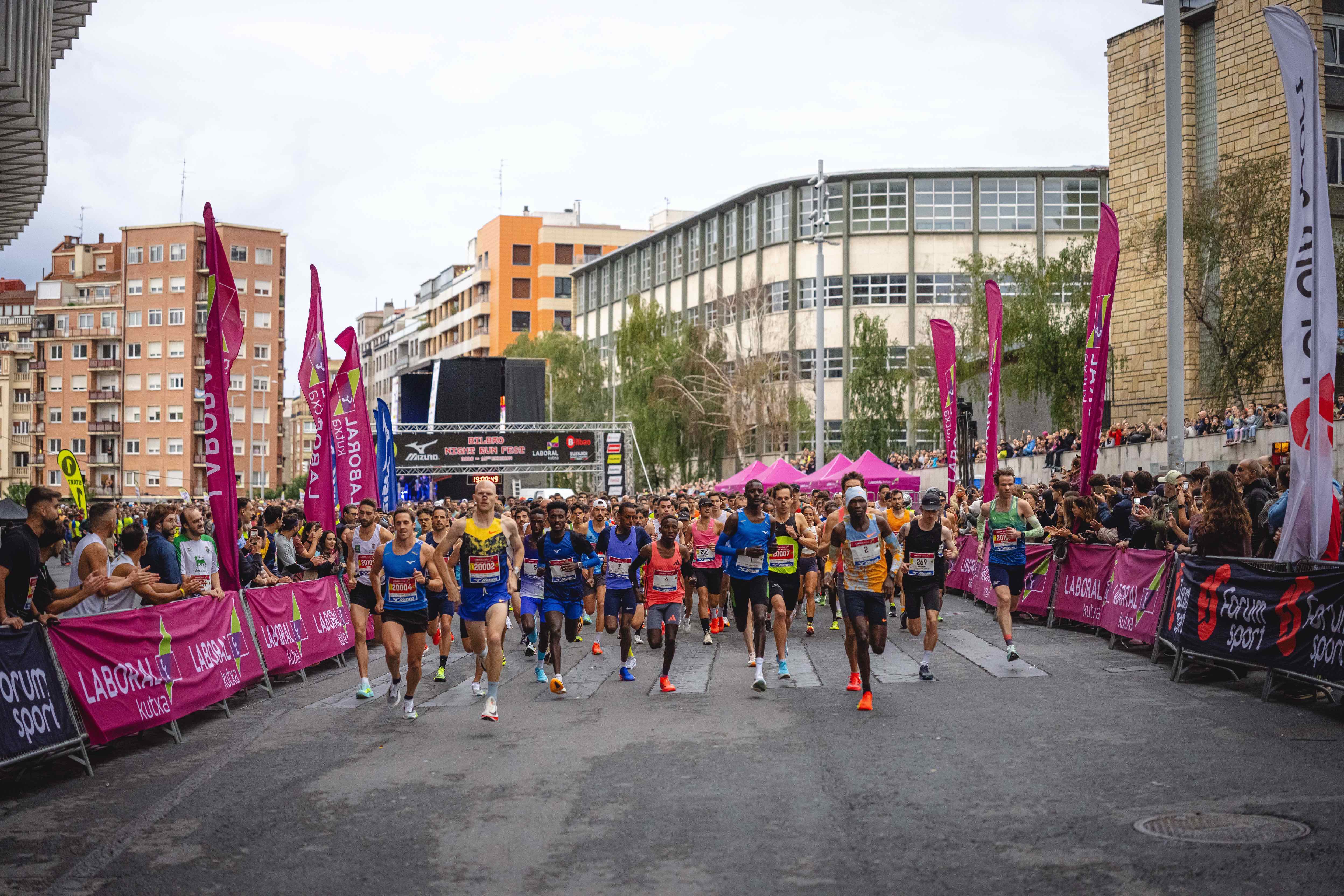 Las mejores fotos del Bilbao Nigh Running Fest 2026. 11 FOTORUNNERS.