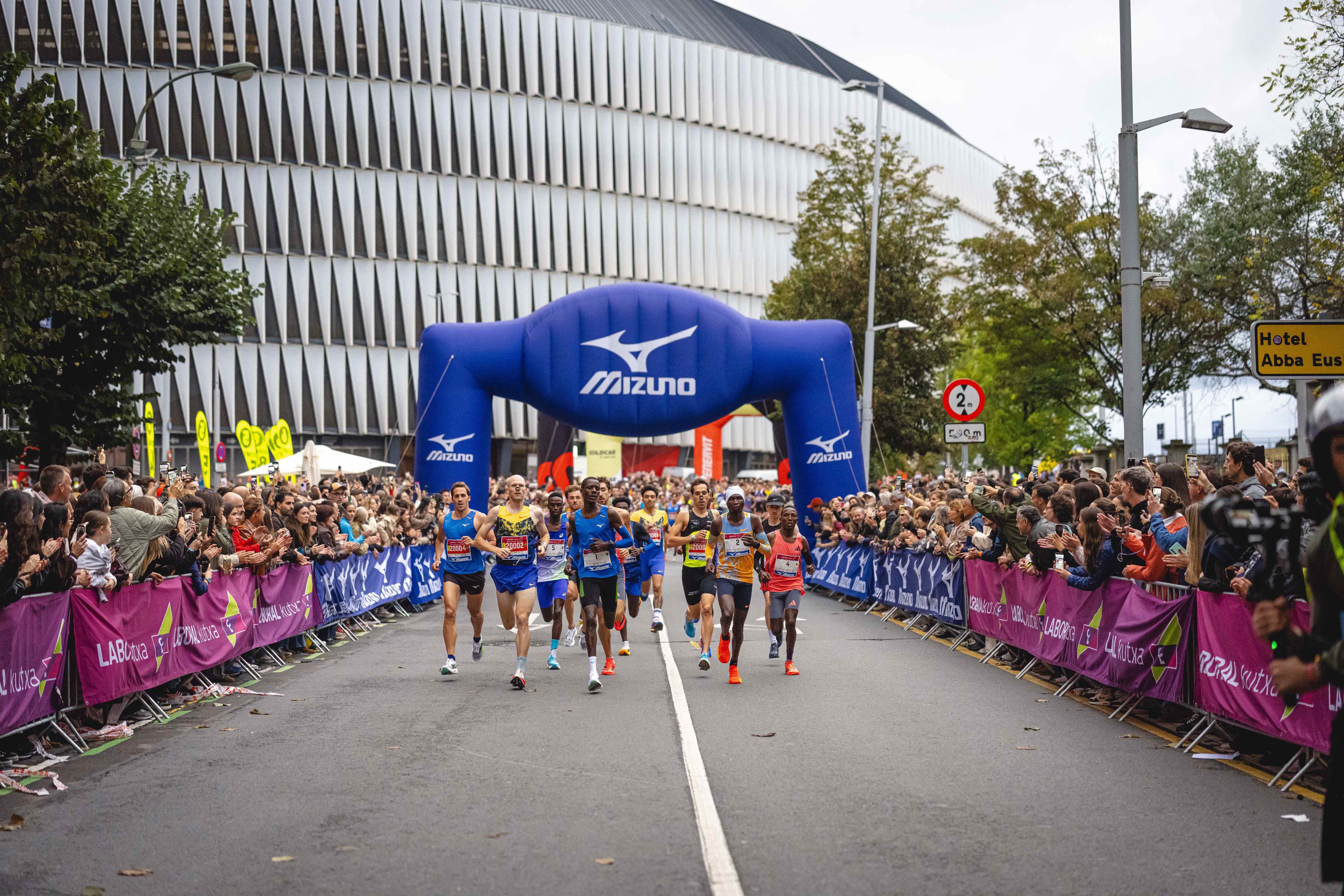 Las mejores fotos del Bilbao Nigh Running Fest 2026. 13 FOTORUNNERS.