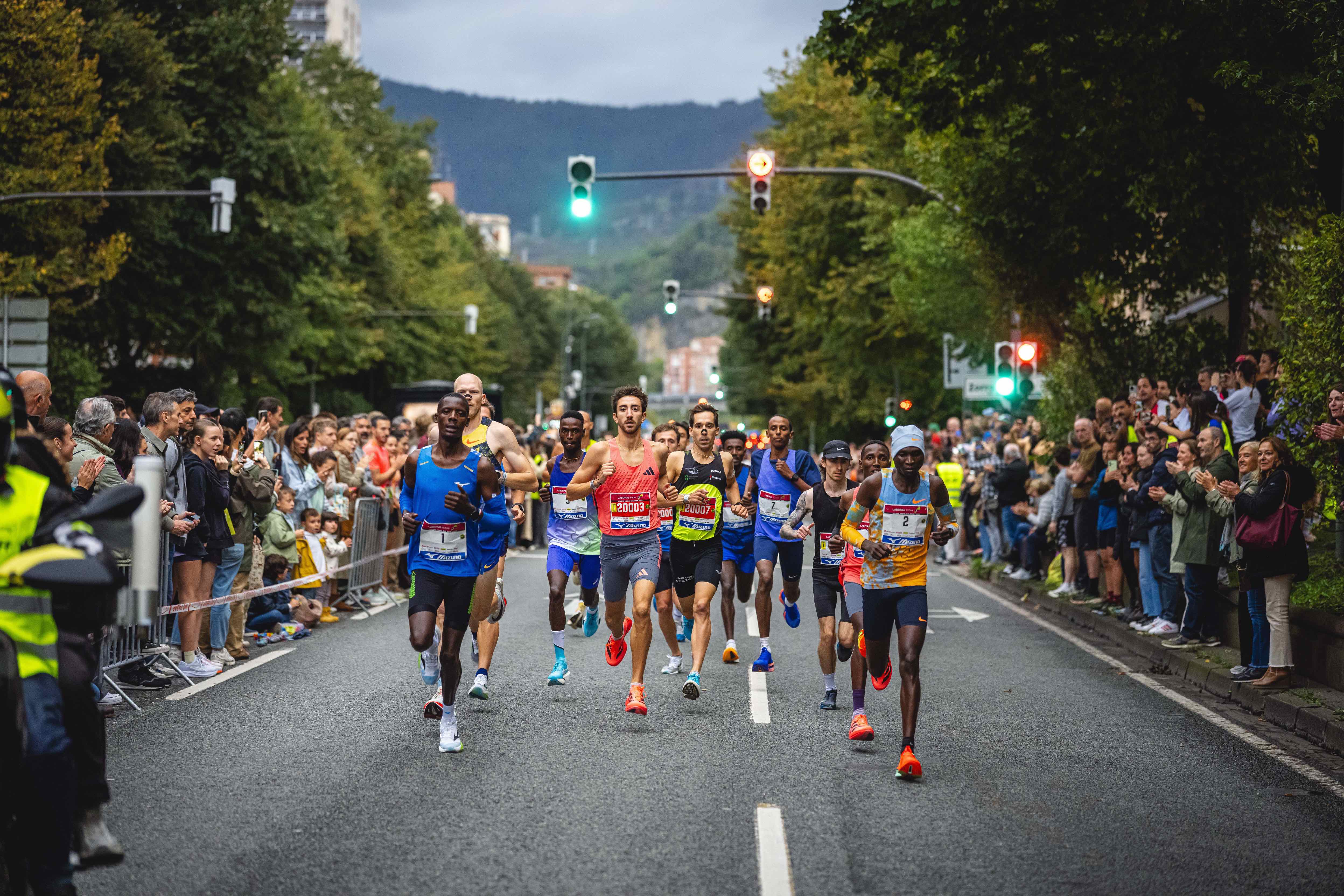 Las mejores fotos del Bilbao Nigh Running Fest 2026. 16 FOTORUNNERS.