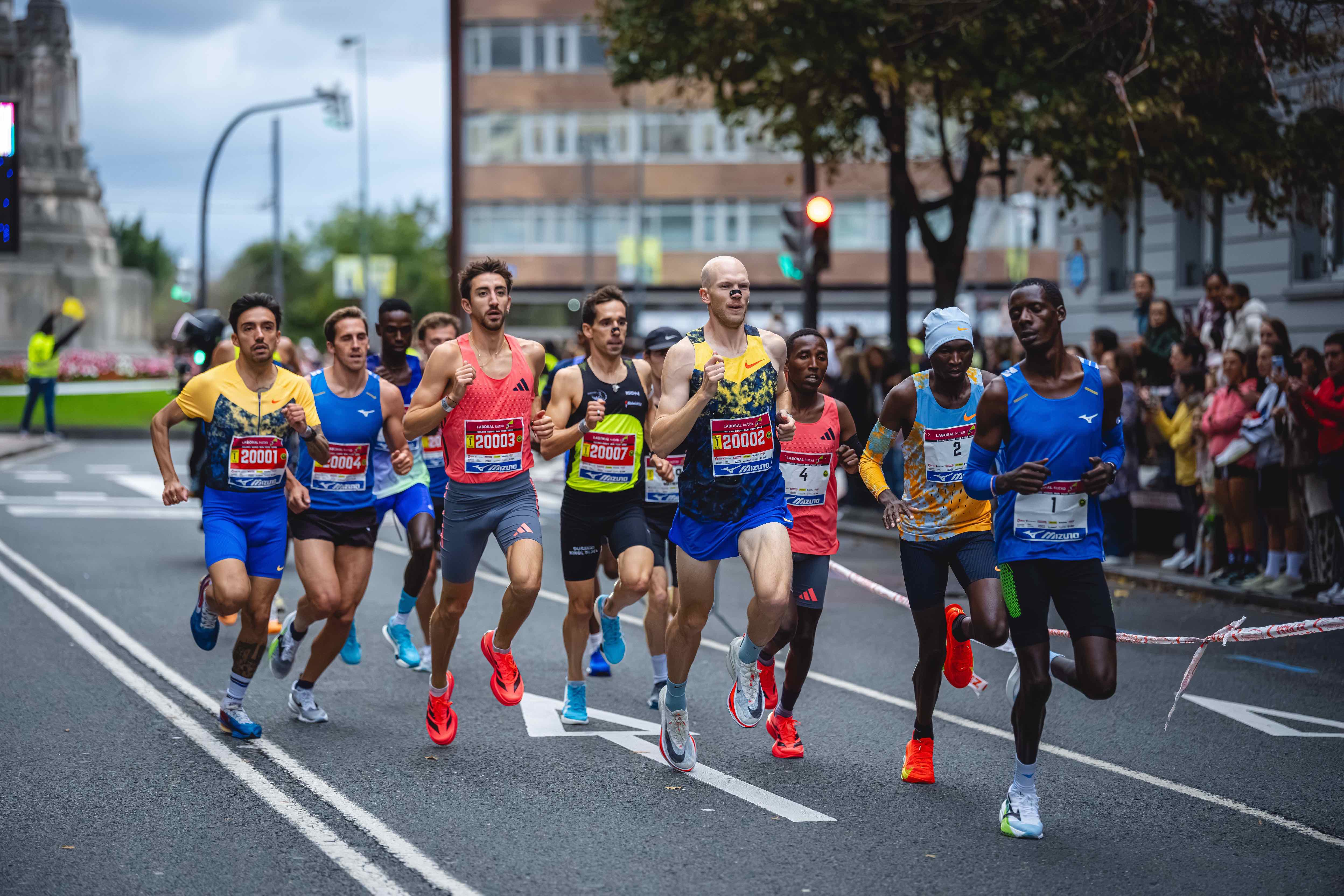 Las mejores fotos del Bilbao Nigh Running Fest 2026. 17 FOTORUNNERS.