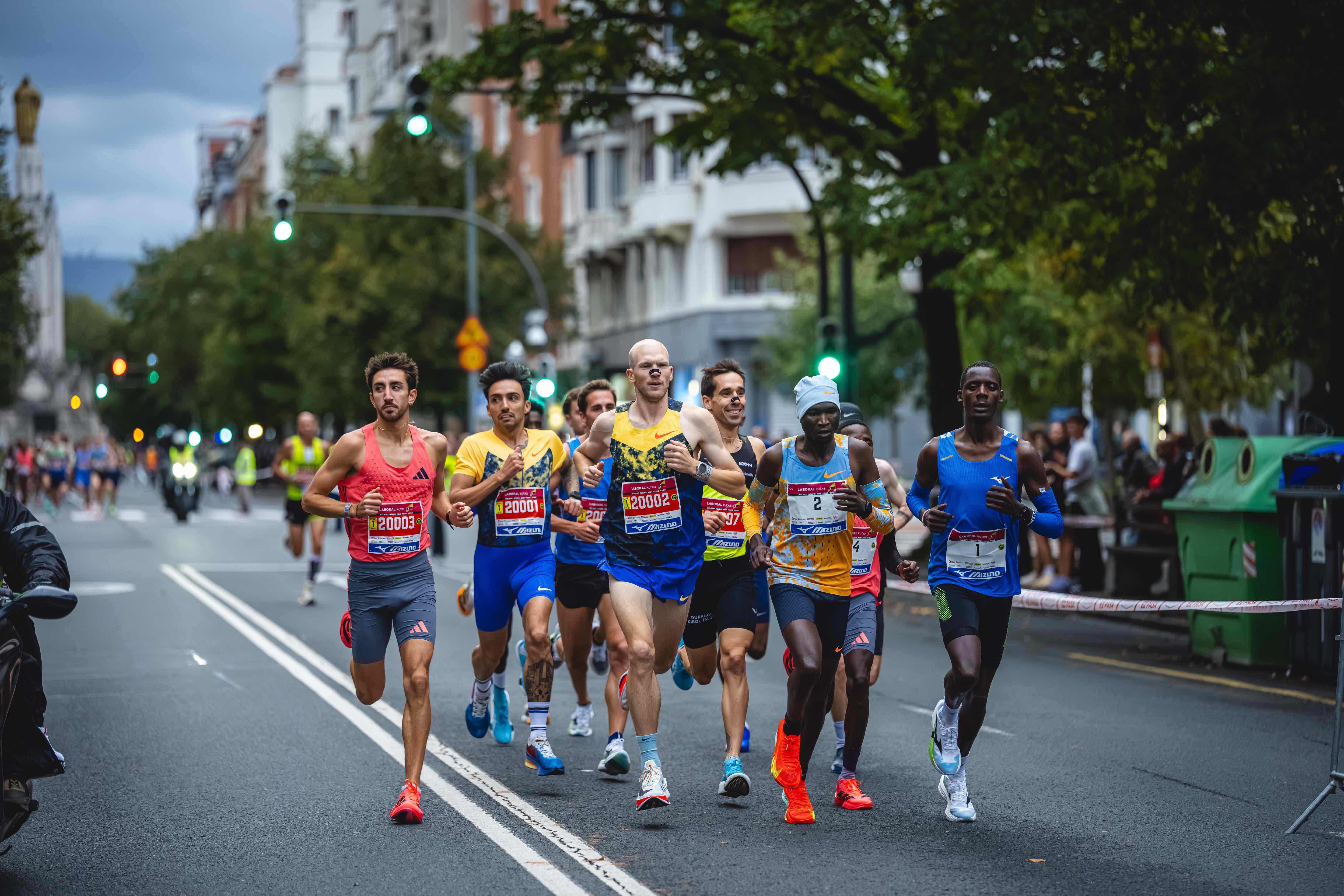 Las mejores fotos del Bilbao Nigh Running Fest 2026. 29 FOTORUNNERS.