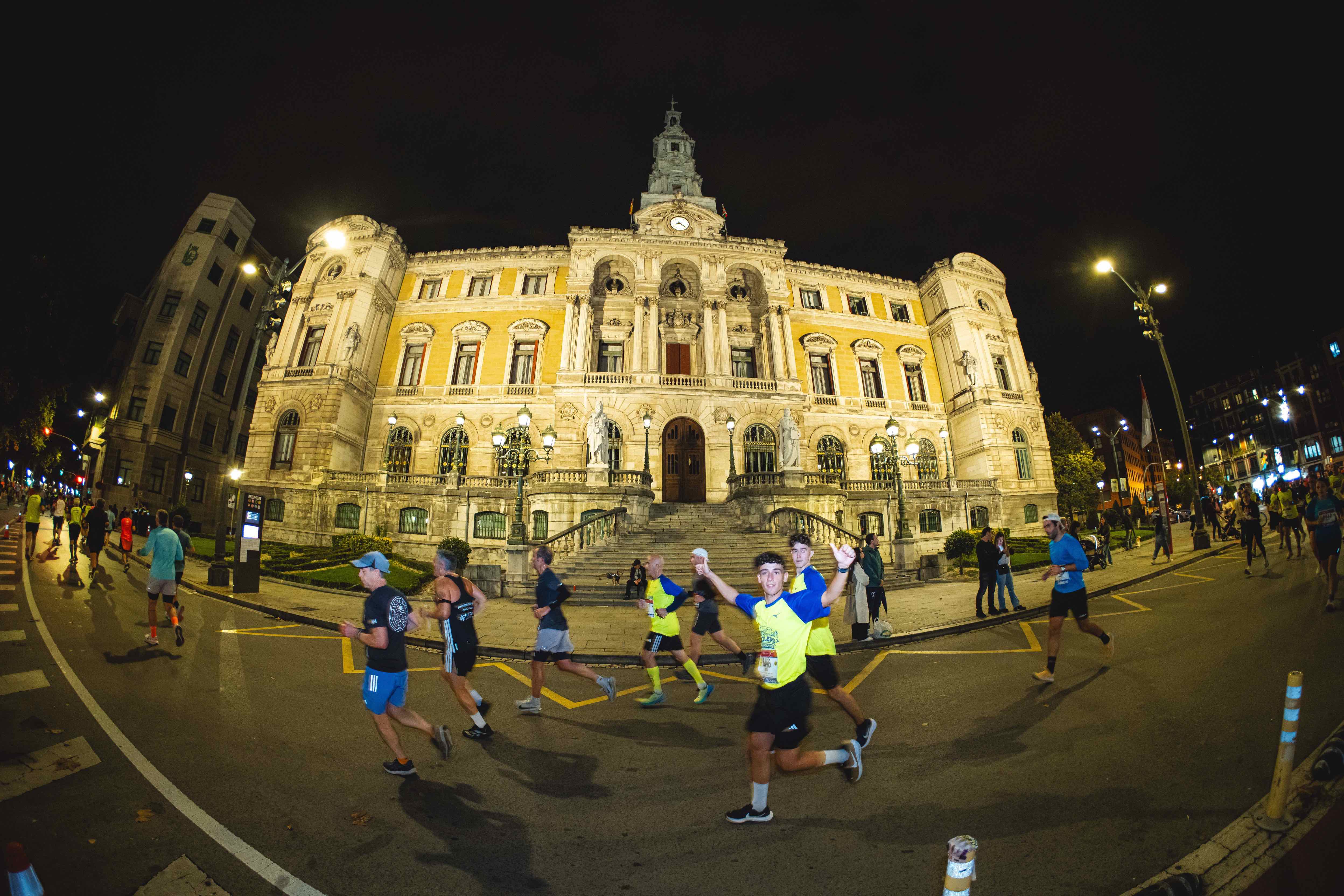 Las mejores fotos del Bilbao Nigh Running Fest 2026. 43 FOTORUNNERS.