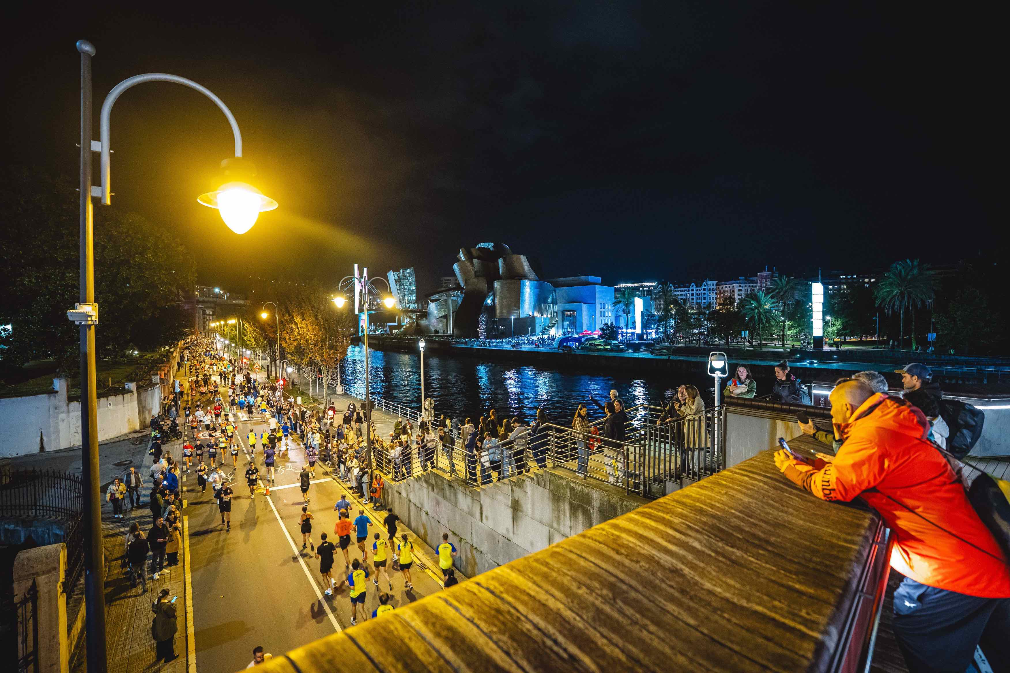 Las mejores fotos del Bilbao Nigh Running Fest 2026. 50 FOTORUNNERS.