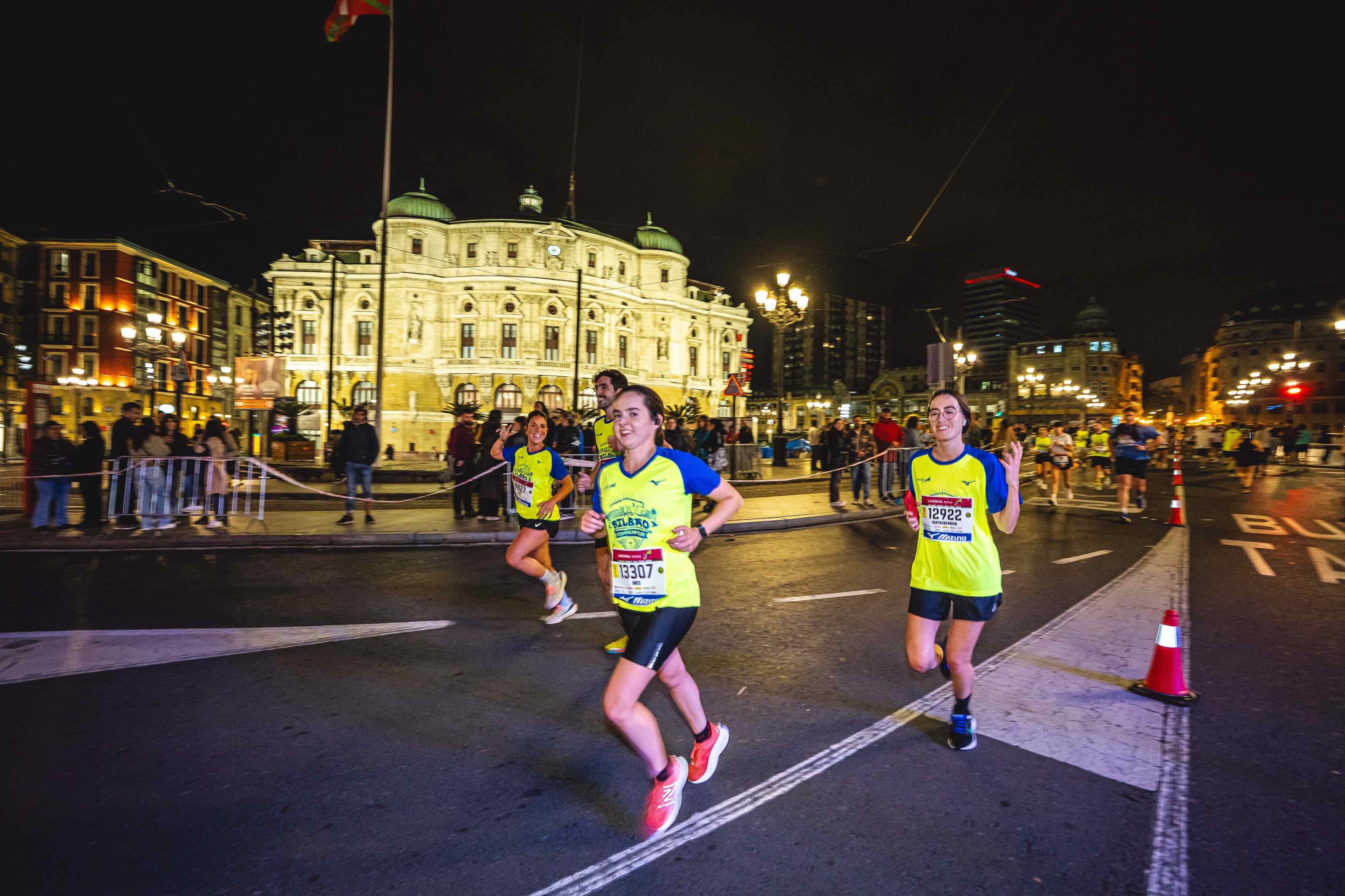 Las mejores fotos del Bilbao Nigh Running Fest 2026. 54 FOTORUNNERS.