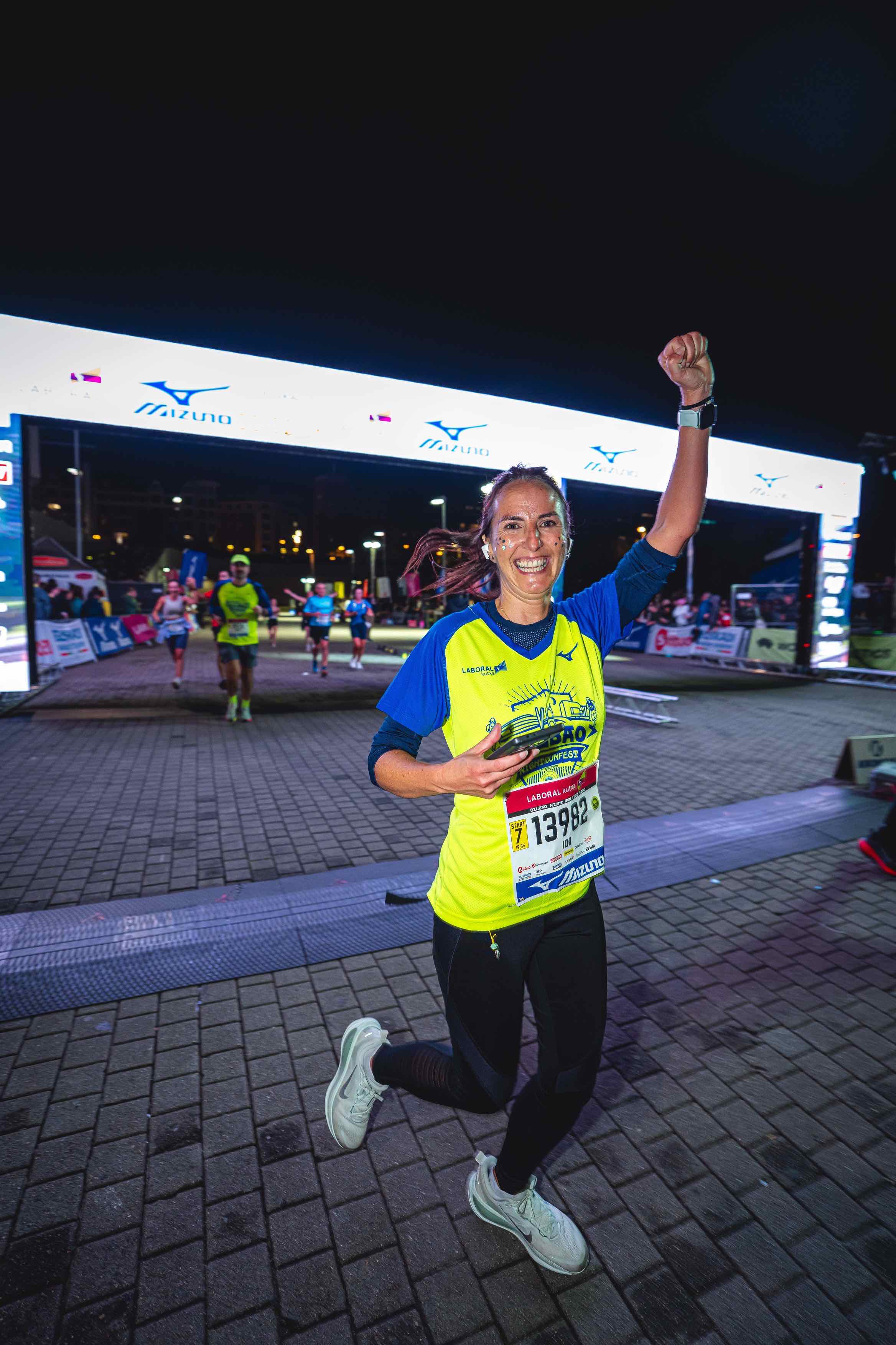 Las mejores fotos del Bilbao Nigh Running Fest 2026. 65 FOTORUNNERS.