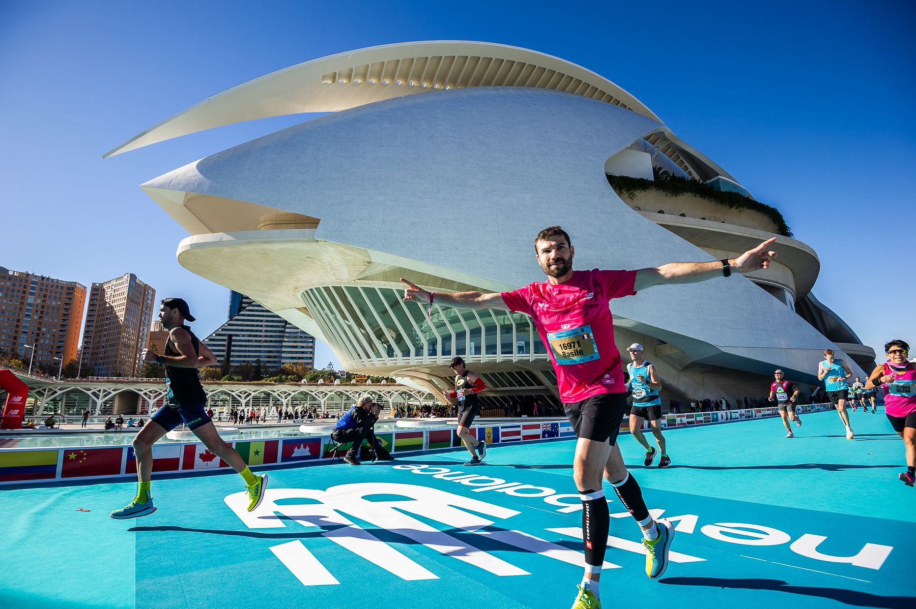La espectacular meta del Maratón de Valencia 