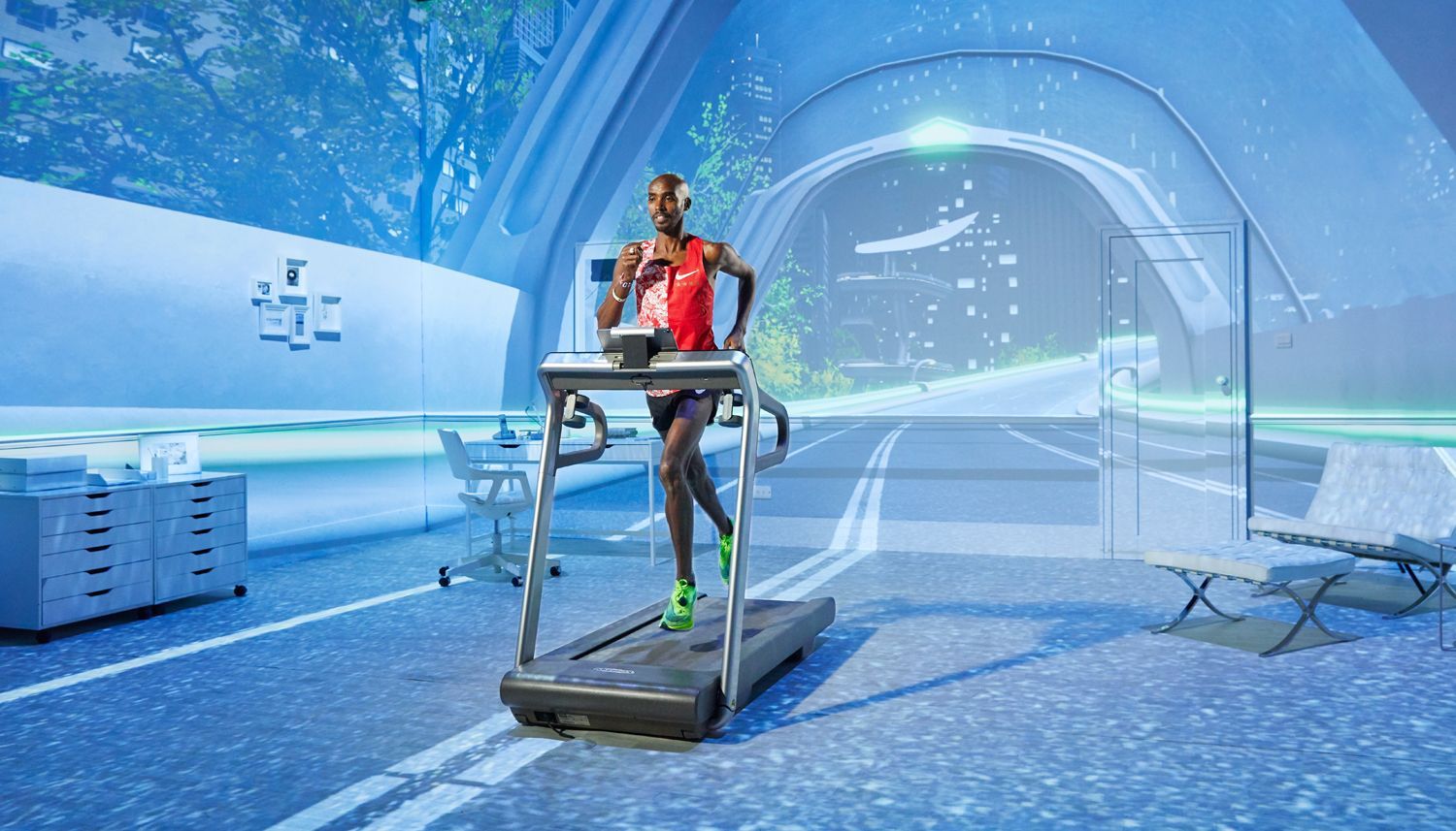 Una imagen promocional de Zwift con el corredor Mo Farah.