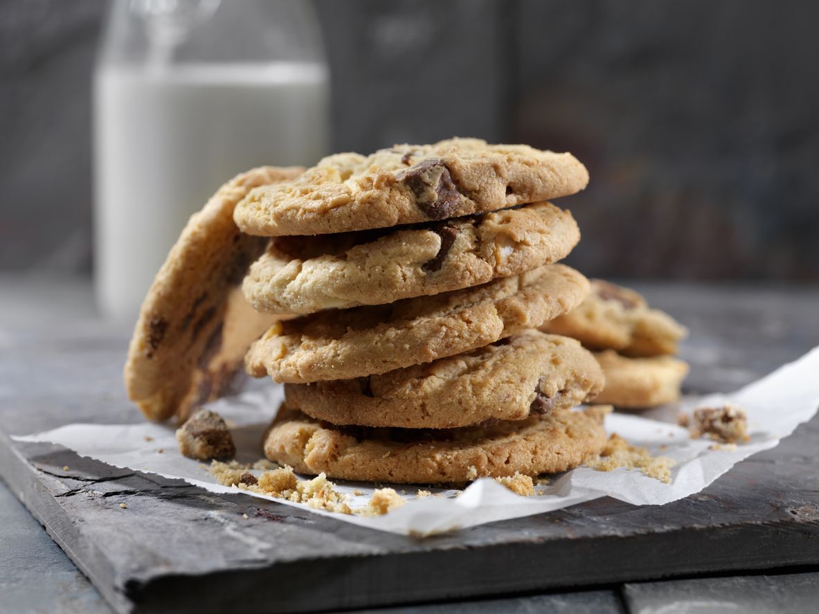 Galletas de quinoa, trocitos de chocolate y plátano