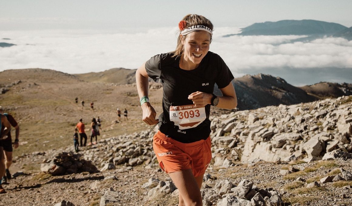 La corredora de montaña Emelie Forsberg en una subida. Foto: David Ariño.