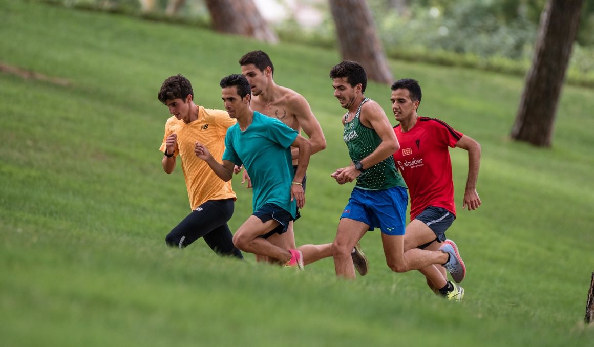 Un grupo de corredores en una cuesta en el Parque del Oeste de Madrid. Foto: Sportmedia. Un grupo de corredores en una cuesta en el Parque del Oeste de Madrid. Foto: Sportmedia.
