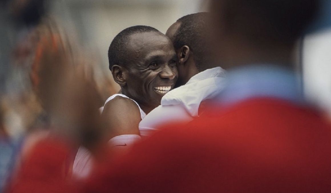 Kipchoge vuelve a vencer: 2:04:30 en el aeropuerto de Twente