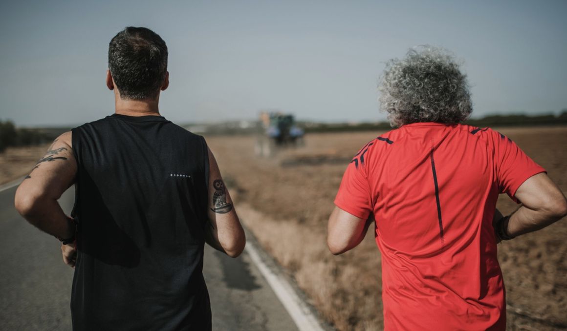 Antonio Agredano y su padre corriendo en Córdoba. Foto: David Molina.