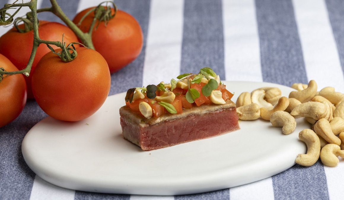 Atún con tomate y anacardos. Ya, solo con verlo da hambre. Atún con tomate y anacardos. Ya, solo con verlo da hambre.