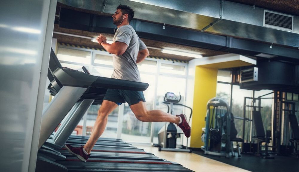 ¿Puedes lesionarte por correr en la cinta? | iStock